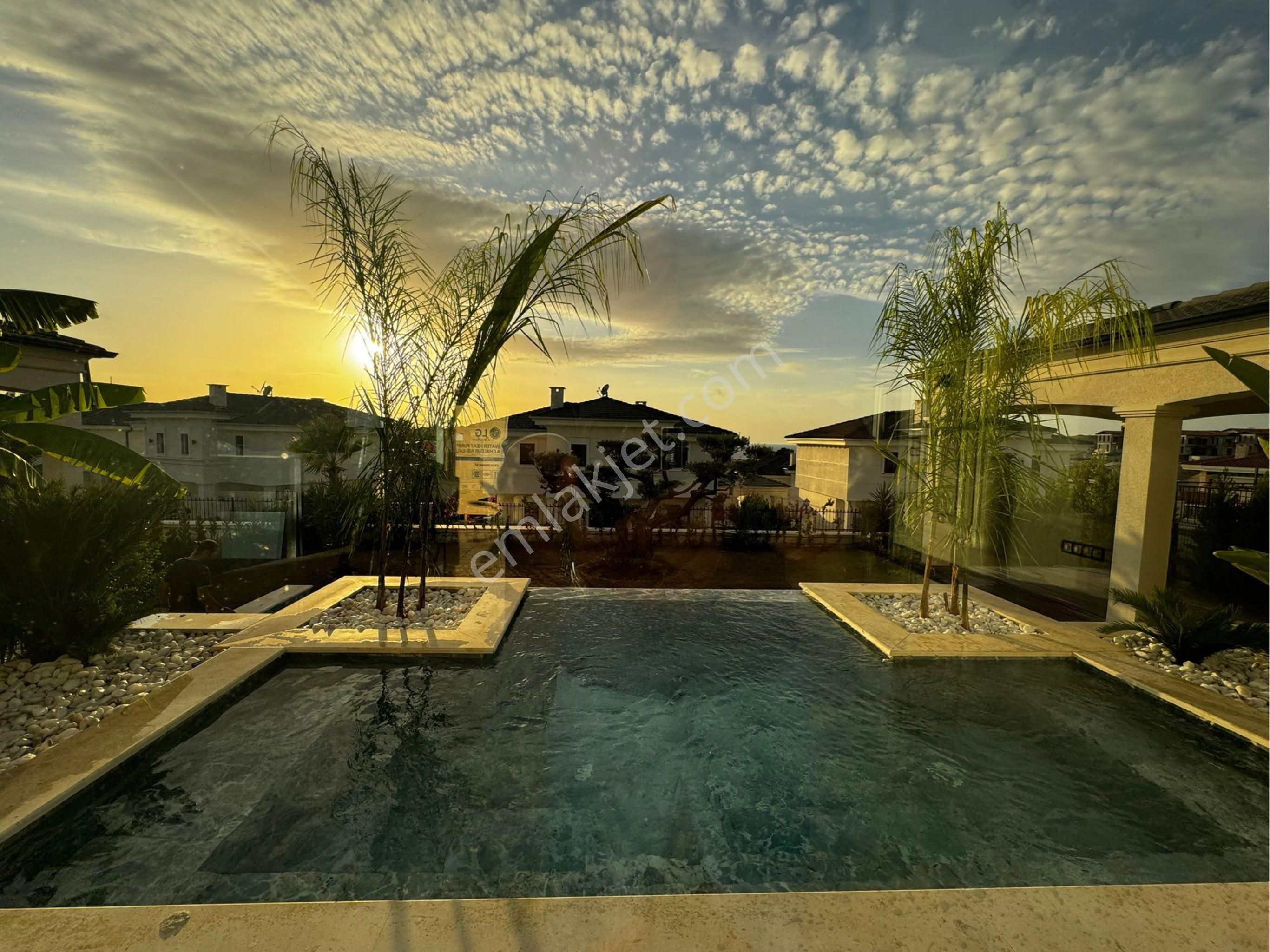 Kuşadası'nda Deniz Manzaralı Sıfır Satılık Malikane - Görsel 23