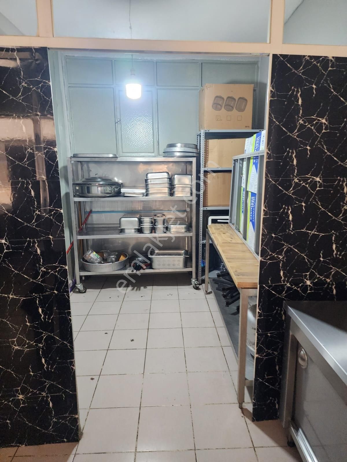 Yaylacık'ta;50 M2 Kullanım Alanlı, Bacalı, Devren Kiralık Dükkan - Görsel 8