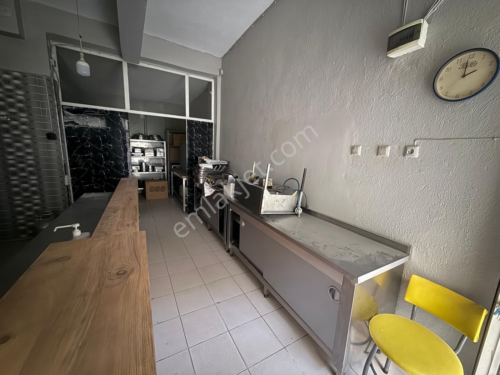 Yaylacık'ta;50 M2 Kullanım Alanlı, Bacalı, Devren Kiralık Dükkan - Görsel 5