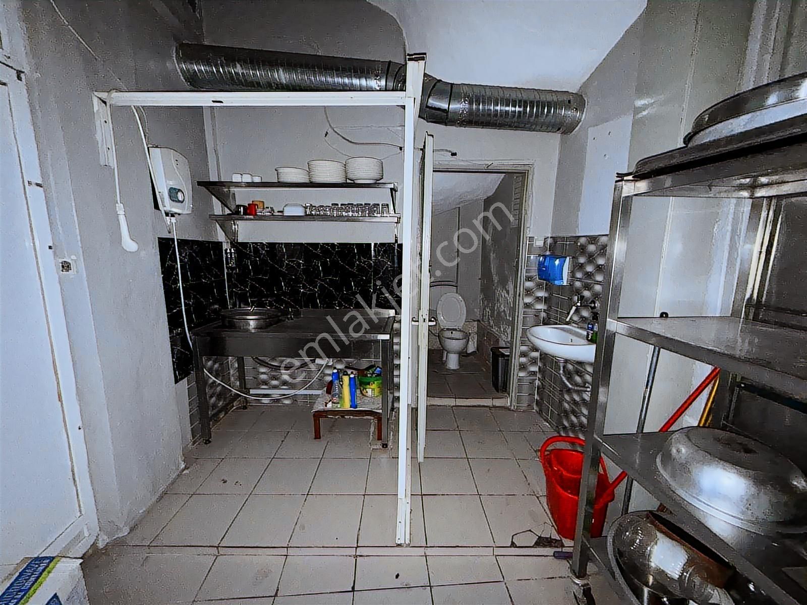 Yaylacık'ta;50 M2 Kullanım Alanlı, Bacalı, Devren Kiralık Dükkan - Görsel 6