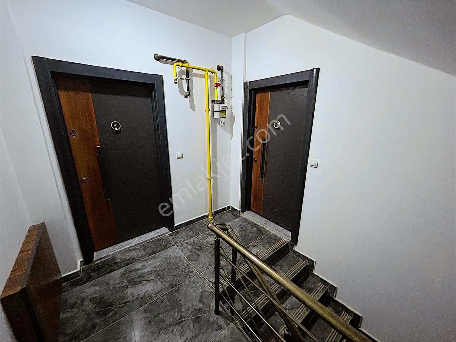 Toplu Konut Bulvarına Cephe Eşyalı Kiralık 1+1 Daire - Görsel 5