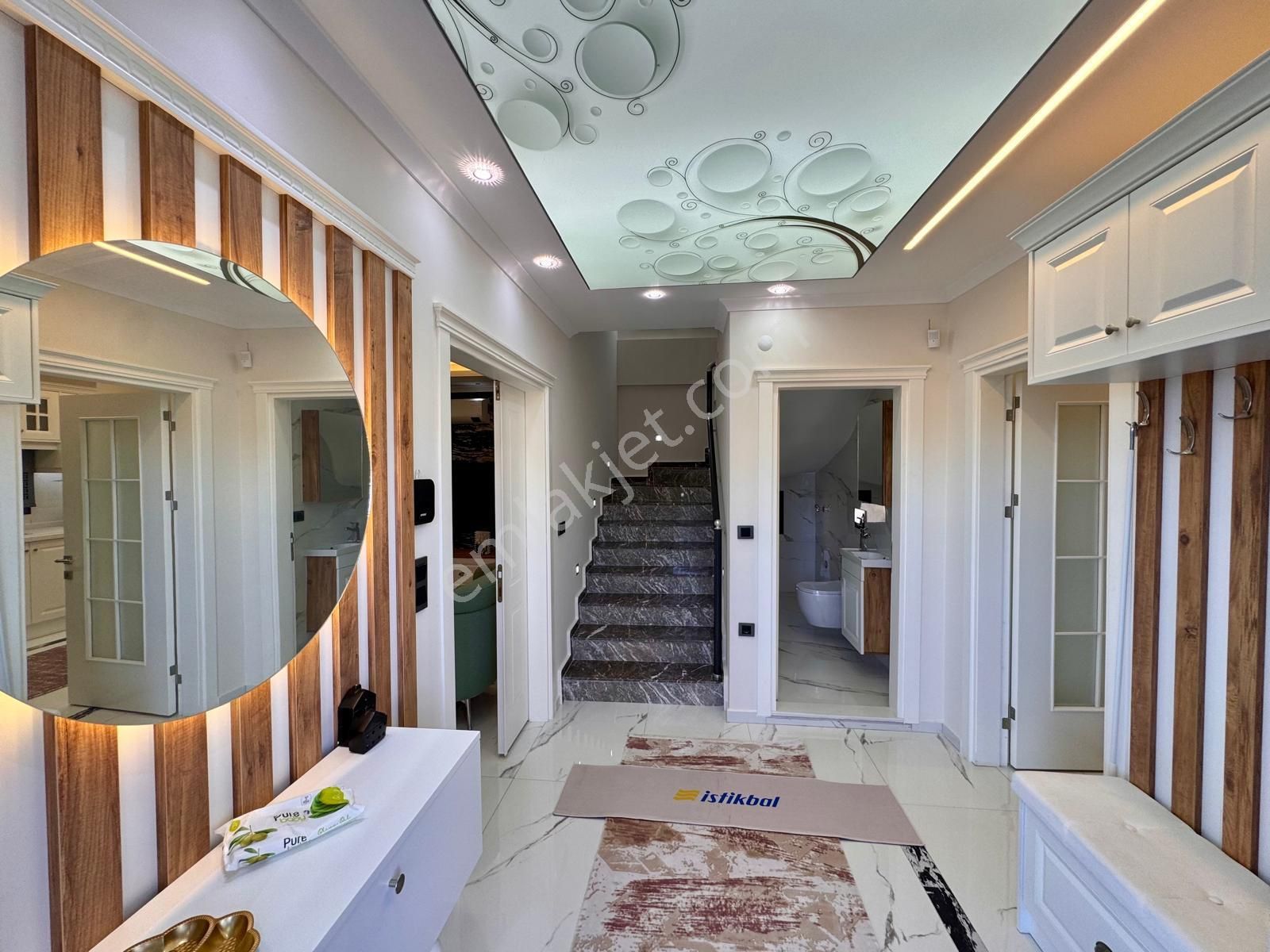 Yeşilkent Yolu Üzerinde Cumhuriyet Mahallesi'nde 5+1 Ultra Lüks Full Eşyalı Villa - Görsel 31