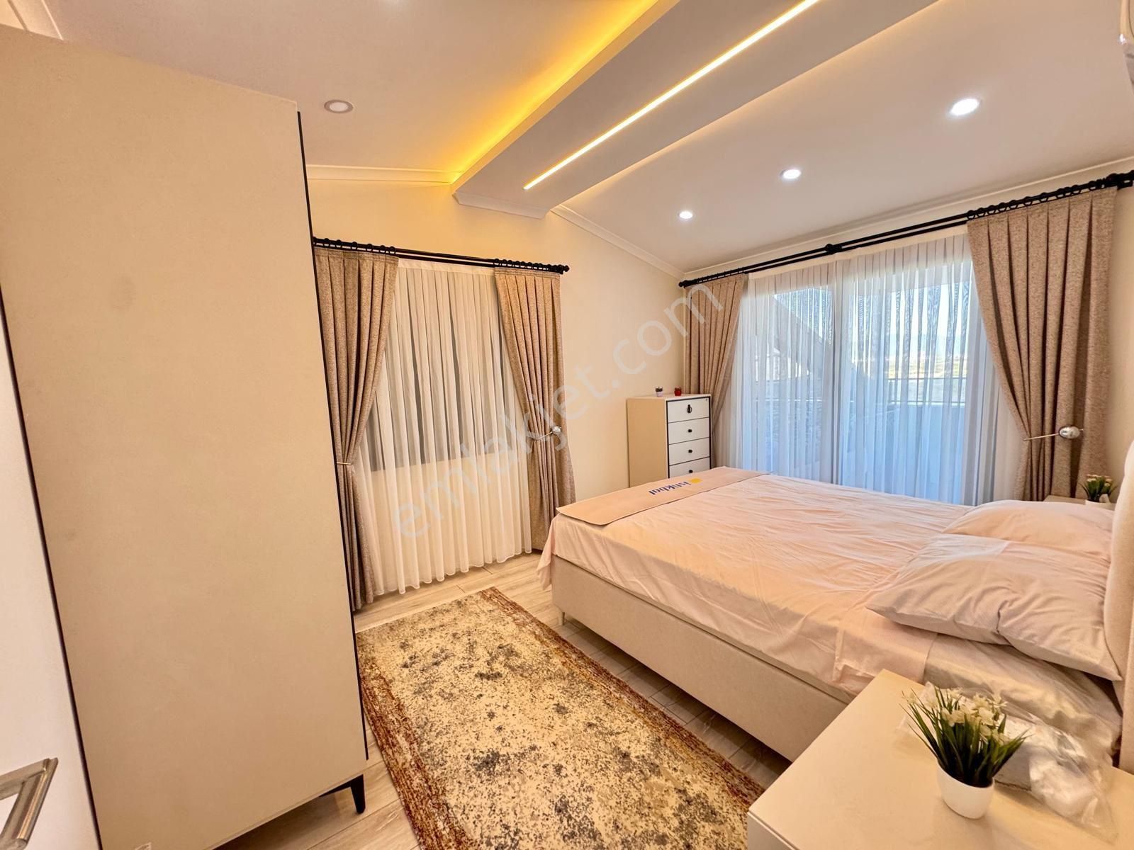 Yeşilkent Yolu Üzerinde Cumhuriyet Mahallesi'nde 5+1 Ultra Lüks Full Eşyalı Villa - Görsel 12