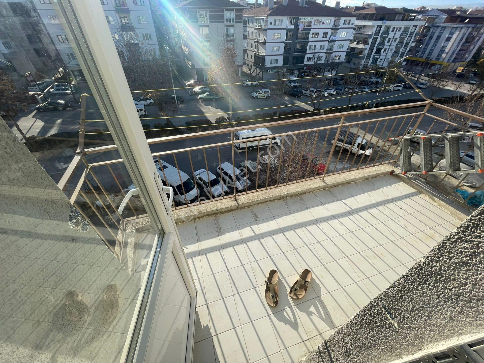 Malazgirt Mh 3+1 Katta Güney Cephe 12. Caddeye Yakın Konumda Satılık Daire - Görsel 34