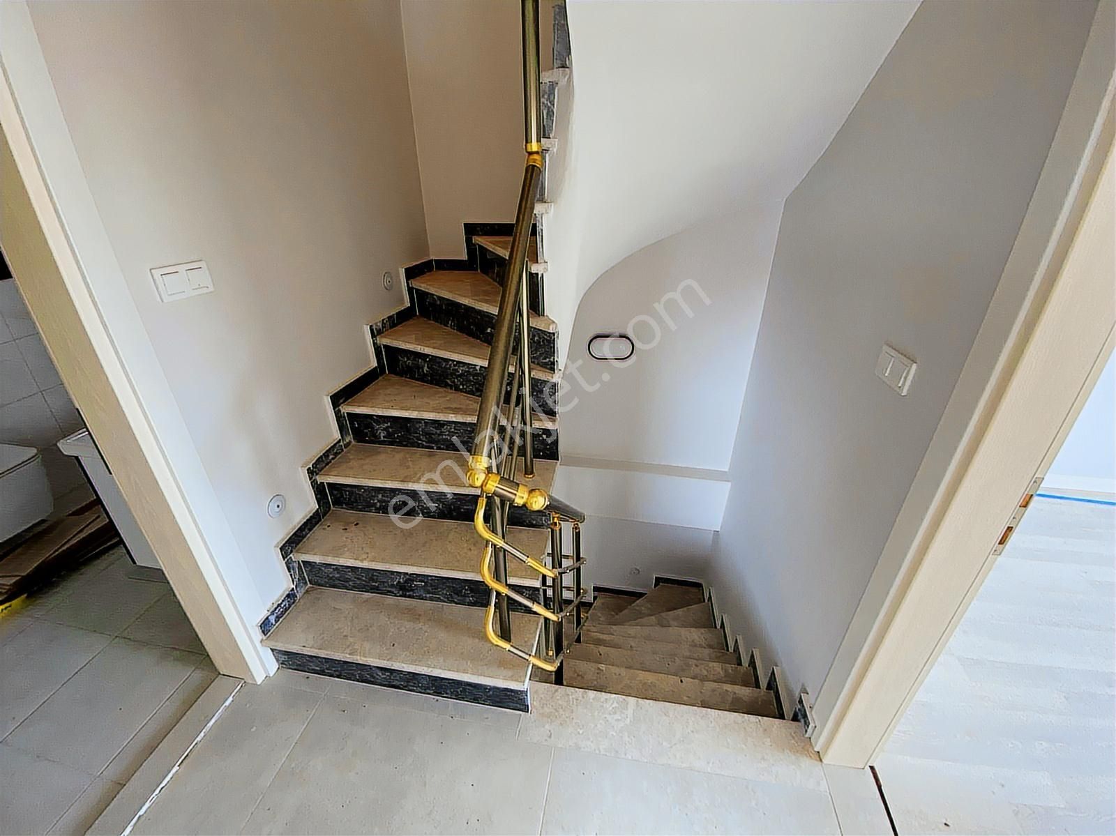 Rw Nefes'ten Plaja 500 Metre Mesafede 4+1 Tripleks Villa - Görsel 12