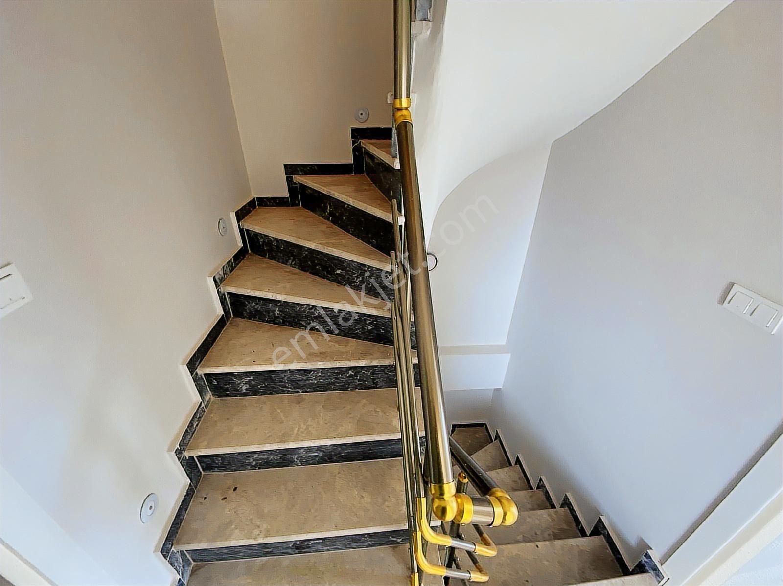 Rw Nefes'ten Plaja 500 Metre Mesafede 4+1 Tripleks Villa - Görsel 21