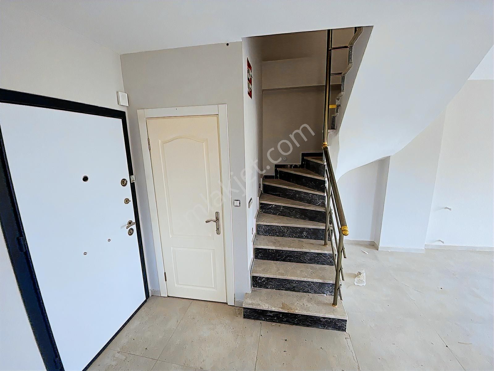 Rw Nefes'ten Plaja 500 Metre Mesafede 4+1 Tripleks Villa - Görsel 8