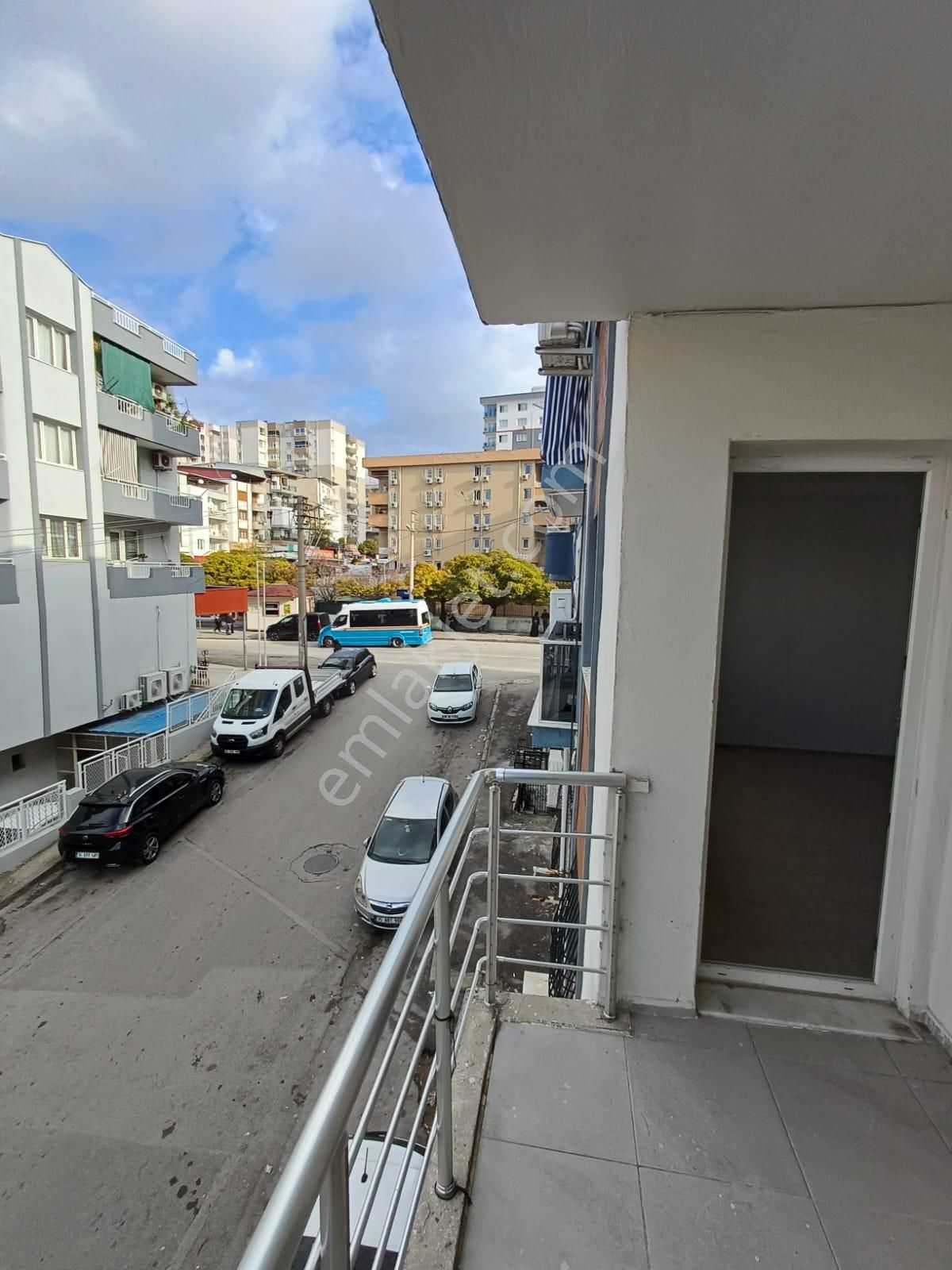 Buca’da Ana Yola Cepheli, Tadilatlı 3+1 Satılık Daire - Görsel 14