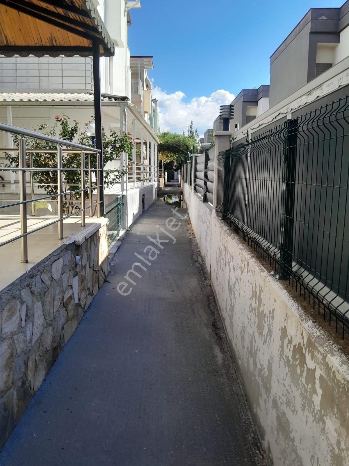 Kuşadası Karaovada Denize Ve Avemelere 500 Mt Mesafede Satılık 4+1 Triplex Villa - Görsel 8