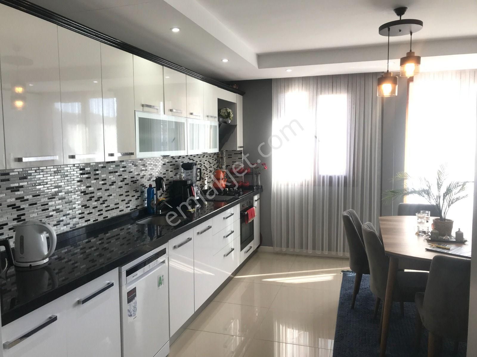 Bahçelievler'de 3+1 Satılık Daire Site İçerisinde Otoparklı - Görsel 4