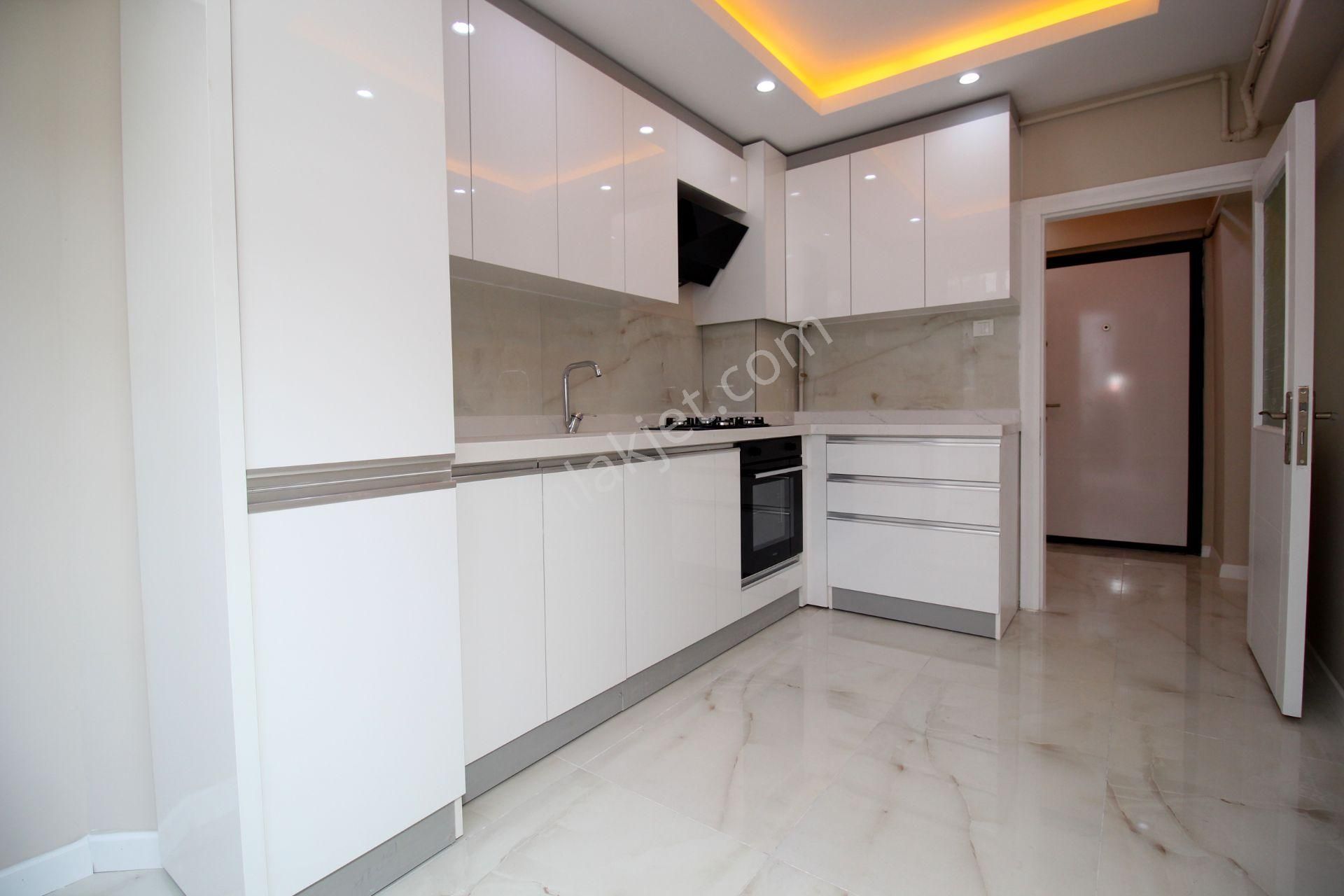 Emre Emlak'tan 30 Ağustos'da Arakat Full Yapılı 3+1 Satılık Daire - Görsel 2