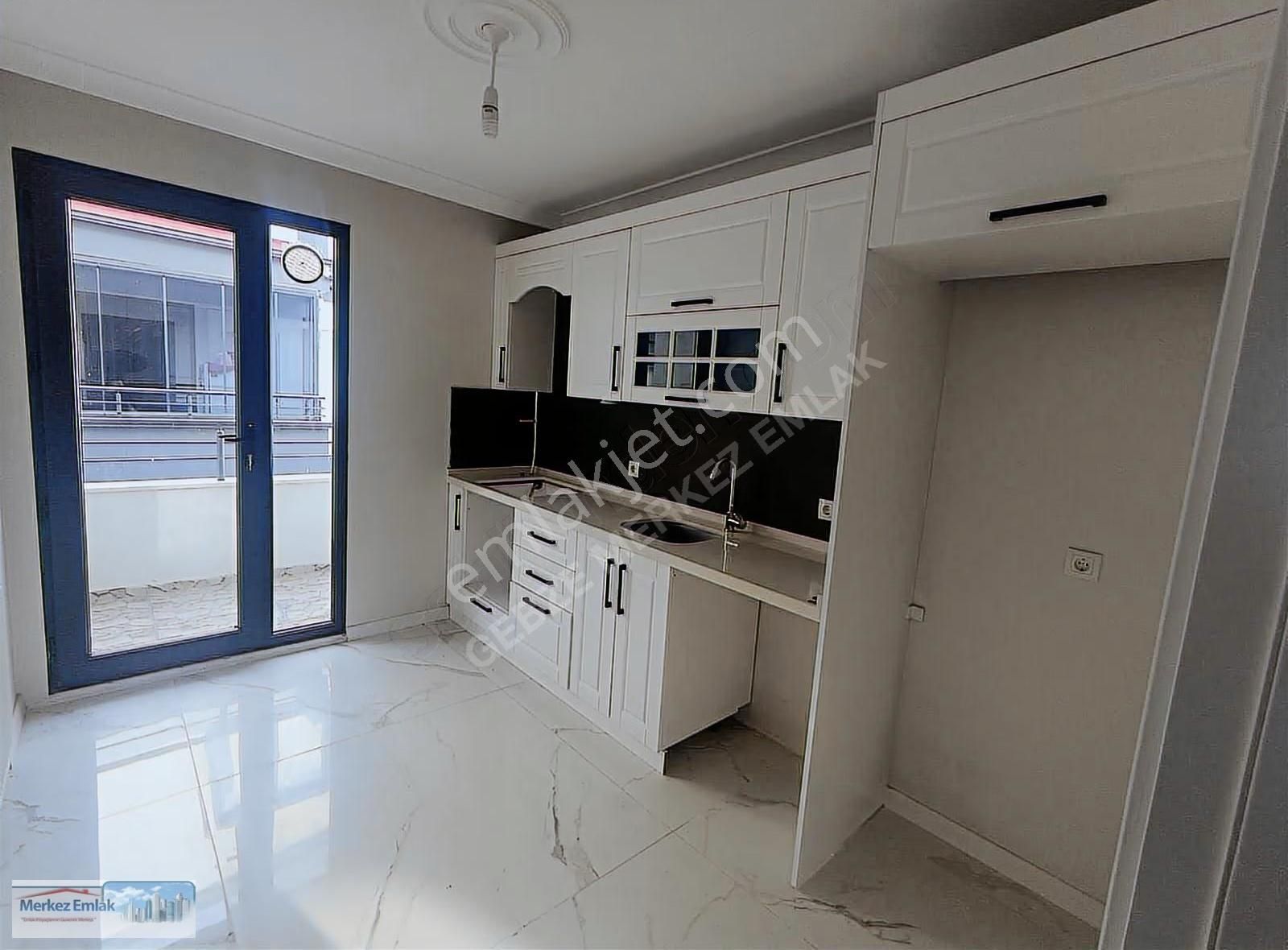 Merkez Emlâk Armağan'dan Lüx 5+1 Site İçinde Çift Mutfak Banyolu