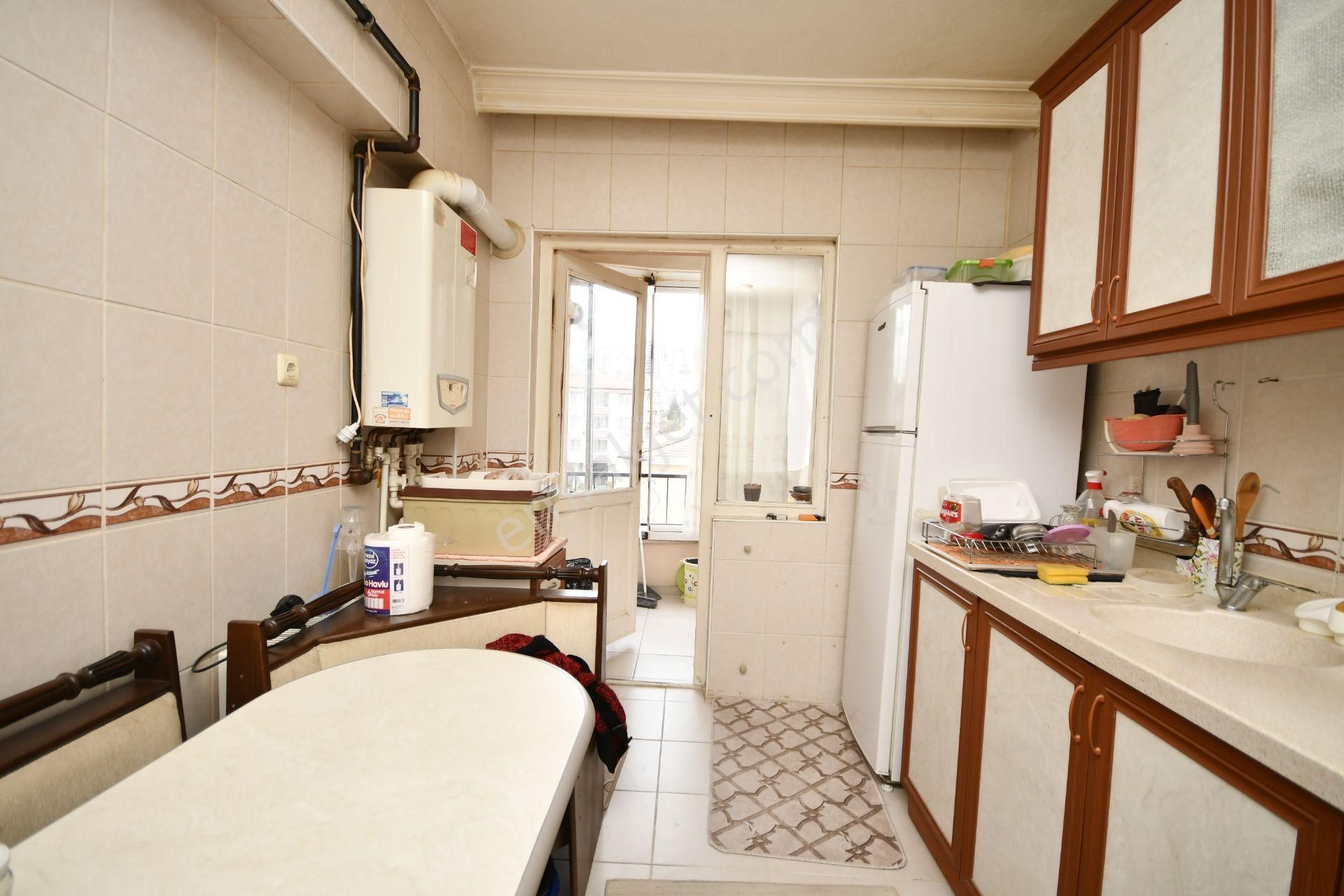 Kalecik Emlak'tan Merkezi Konumda Güney Batı Cehepli 3+1 2.kat.