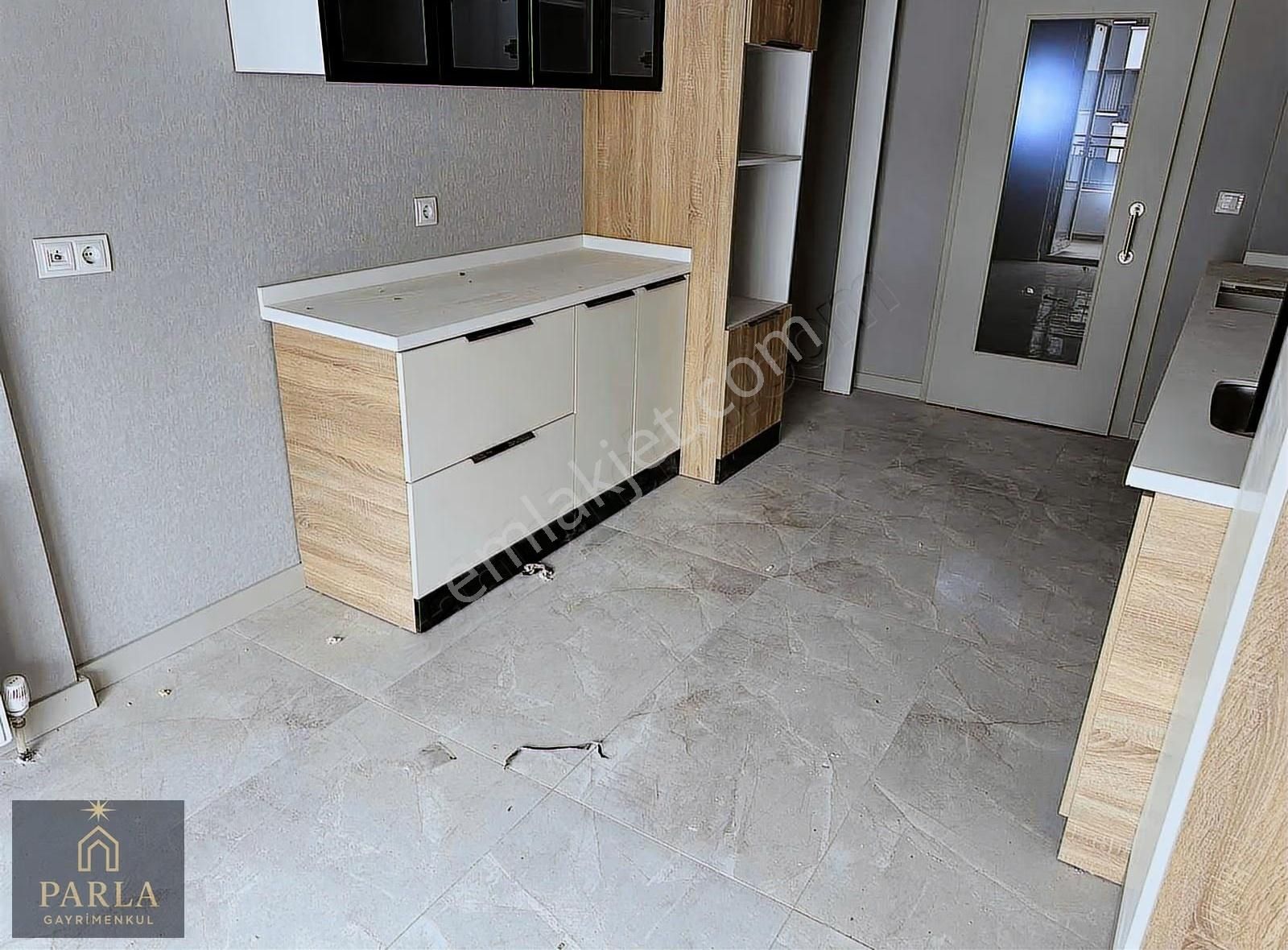 Parla Emlak'tan Saraycık Asm 500 Evler 1.kat/4+1/150m2 - Görsel 6