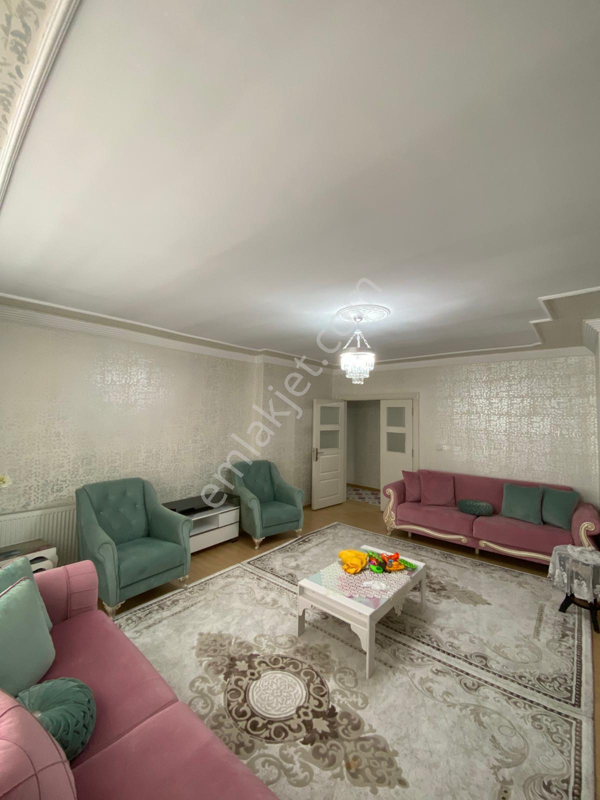 Vali Mithat Bey Mahallesinde 4+1 Geniş Satılık Daire