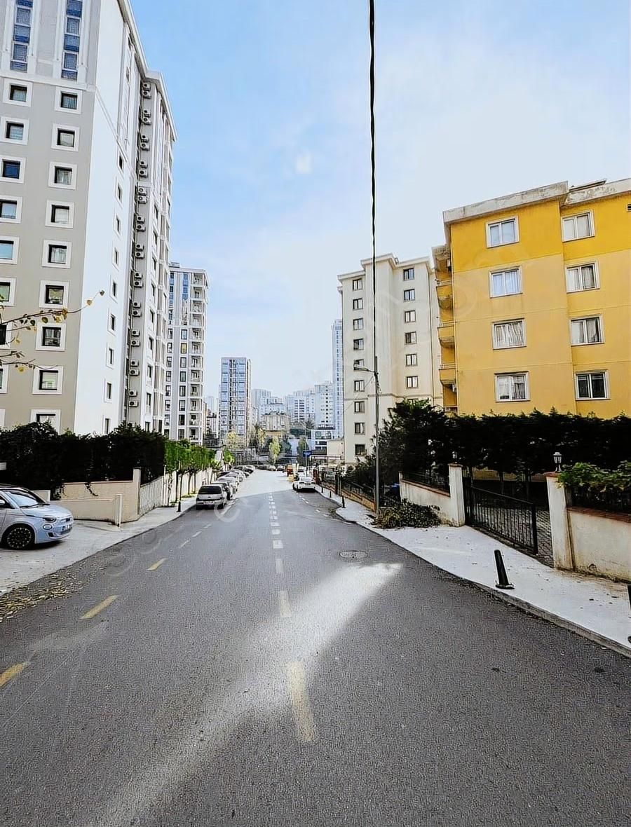 Merkezi Lokasyonda Geniş Kullanımlı Balkonlu Kiralık 3+1 Daire