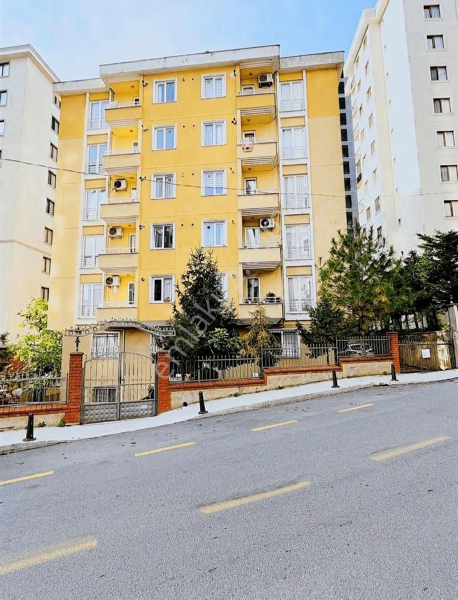 Merkezi Lokasyonda Geniş Kullanımlı Balkonlu Kiralık 3+1 Daire - Görsel 13