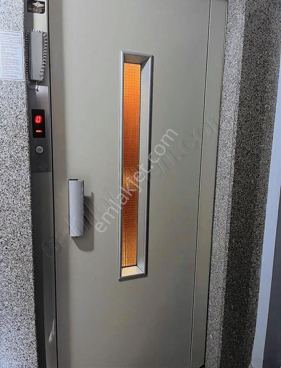 Merkezi Lokasyonda Geniş Kullanımlı Balkonlu Kiralık 3+1 Daire - Görsel 15