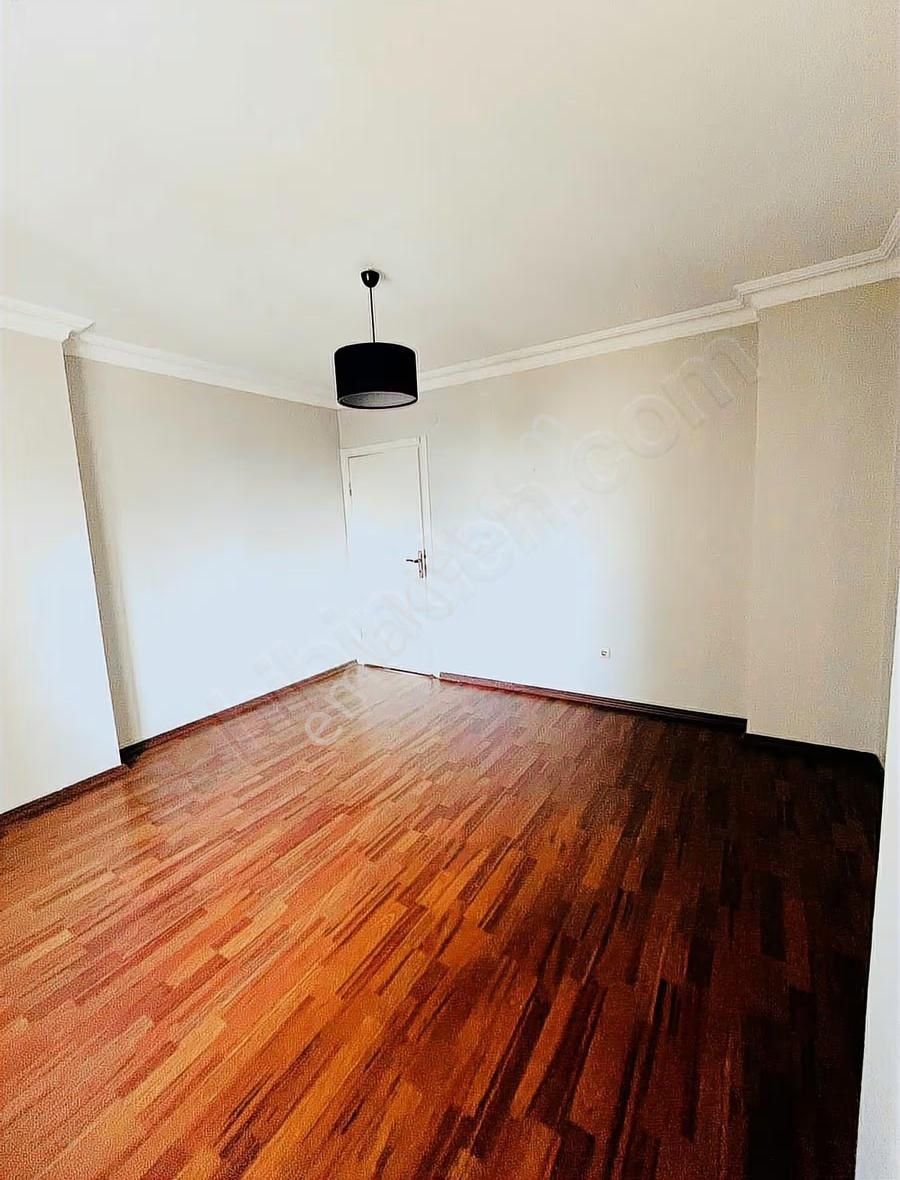 Merkezi Lokasyonda Geniş Kullanımlı Balkonlu Kiralık 3+1 Daire - Görsel 5