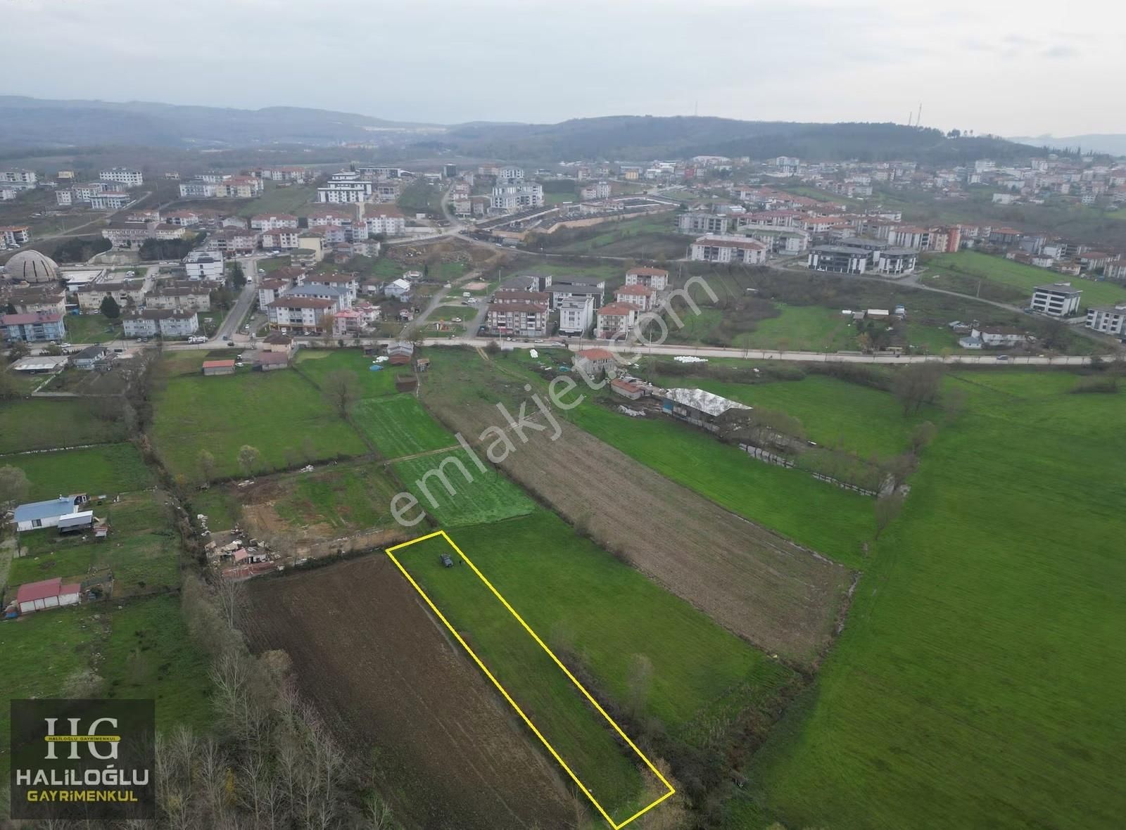 İlçe Merkezinin Ortasında 1400m2 Yatırıma Çok Uygun Tarla