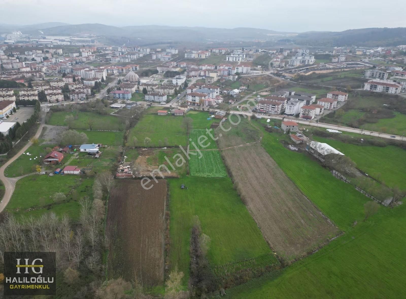 İlçe Merkezinin Ortasında 1400m2 Yatırıma Çok Uygun Tarla - Görsel 3