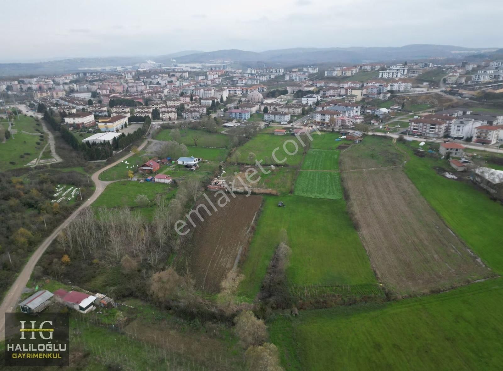 İlçe Merkezinin Ortasında 1400m2 Yatırıma Çok Uygun Tarla - Görsel 5