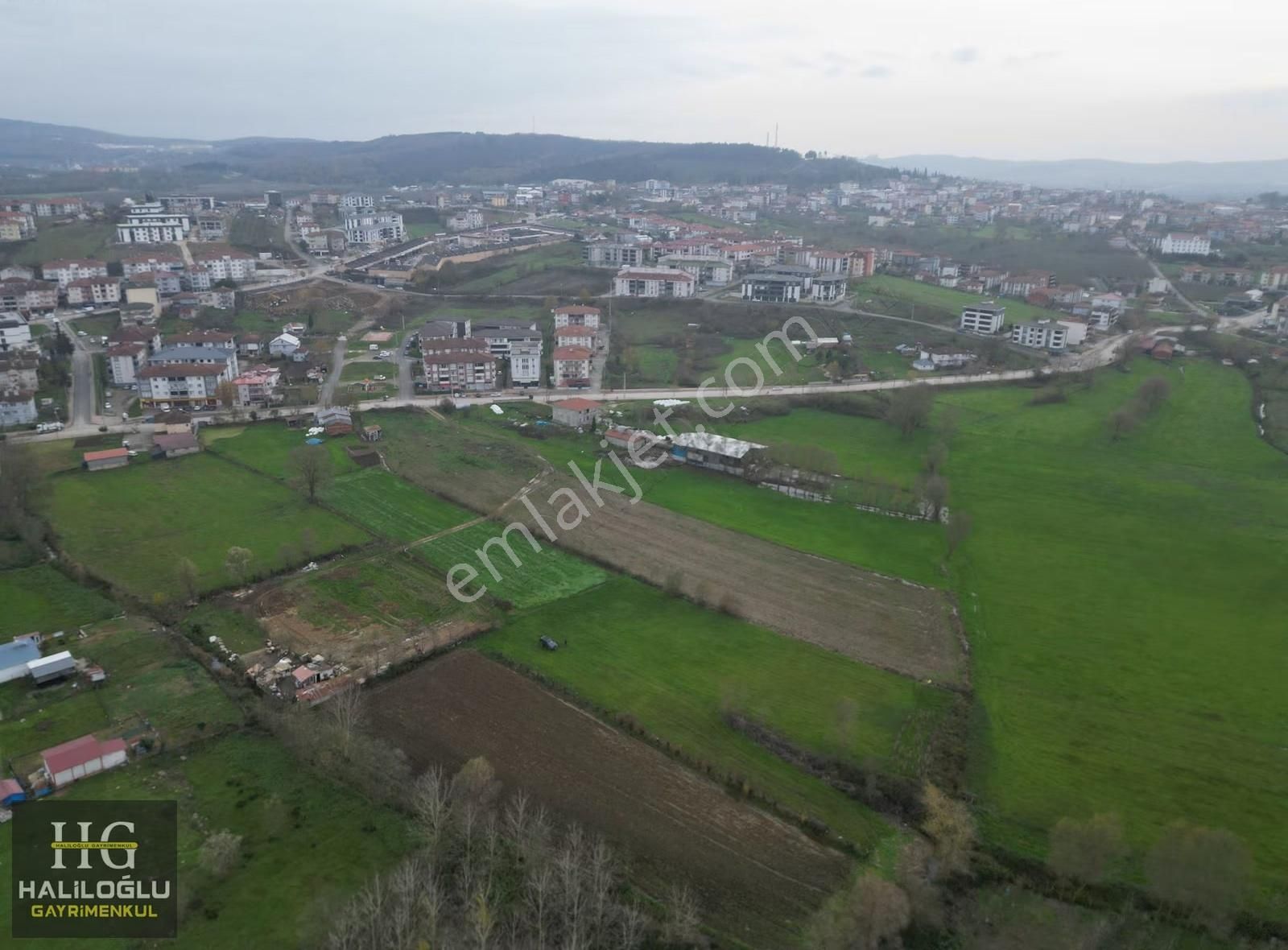 İlçe Merkezinin Ortasında 1400m2 Yatırıma Çok Uygun Tarla - Görsel 4