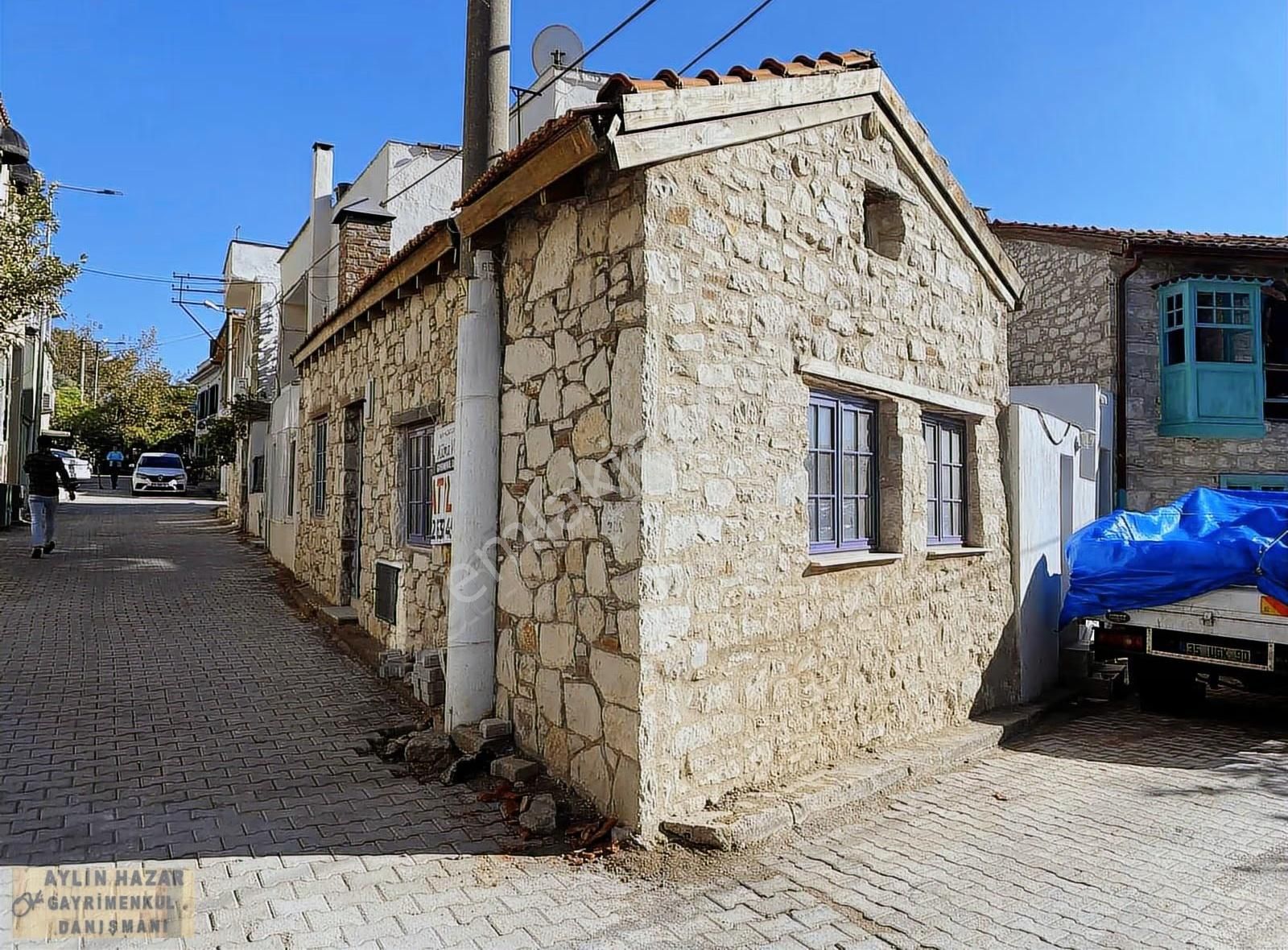 Urla'nın Kalbinde Satılık Butik Taş Ev Muhteşem Lokasyonda - Görsel 6