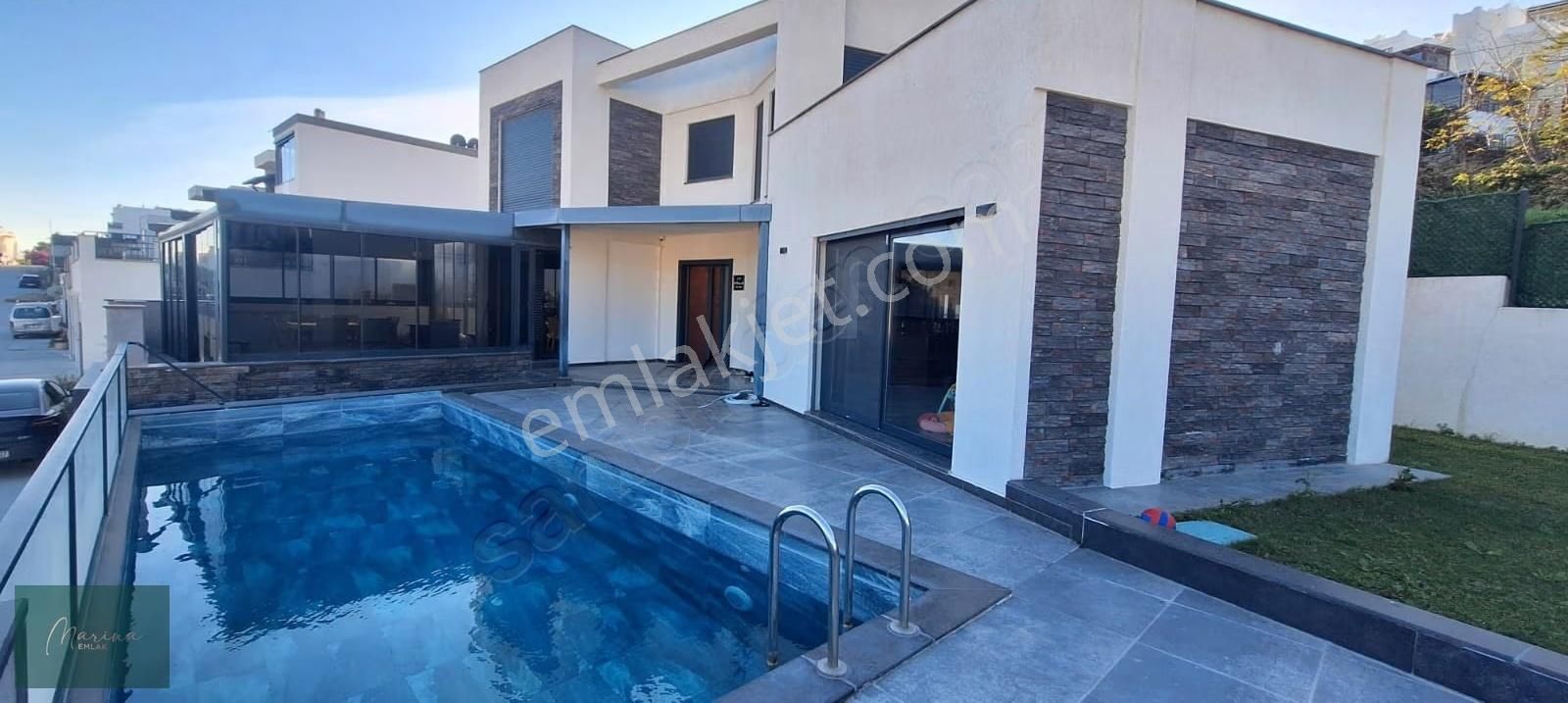 Akyarlar Toptepesi'n De Satılık 4+1 Müstakil Havuzlu Ev