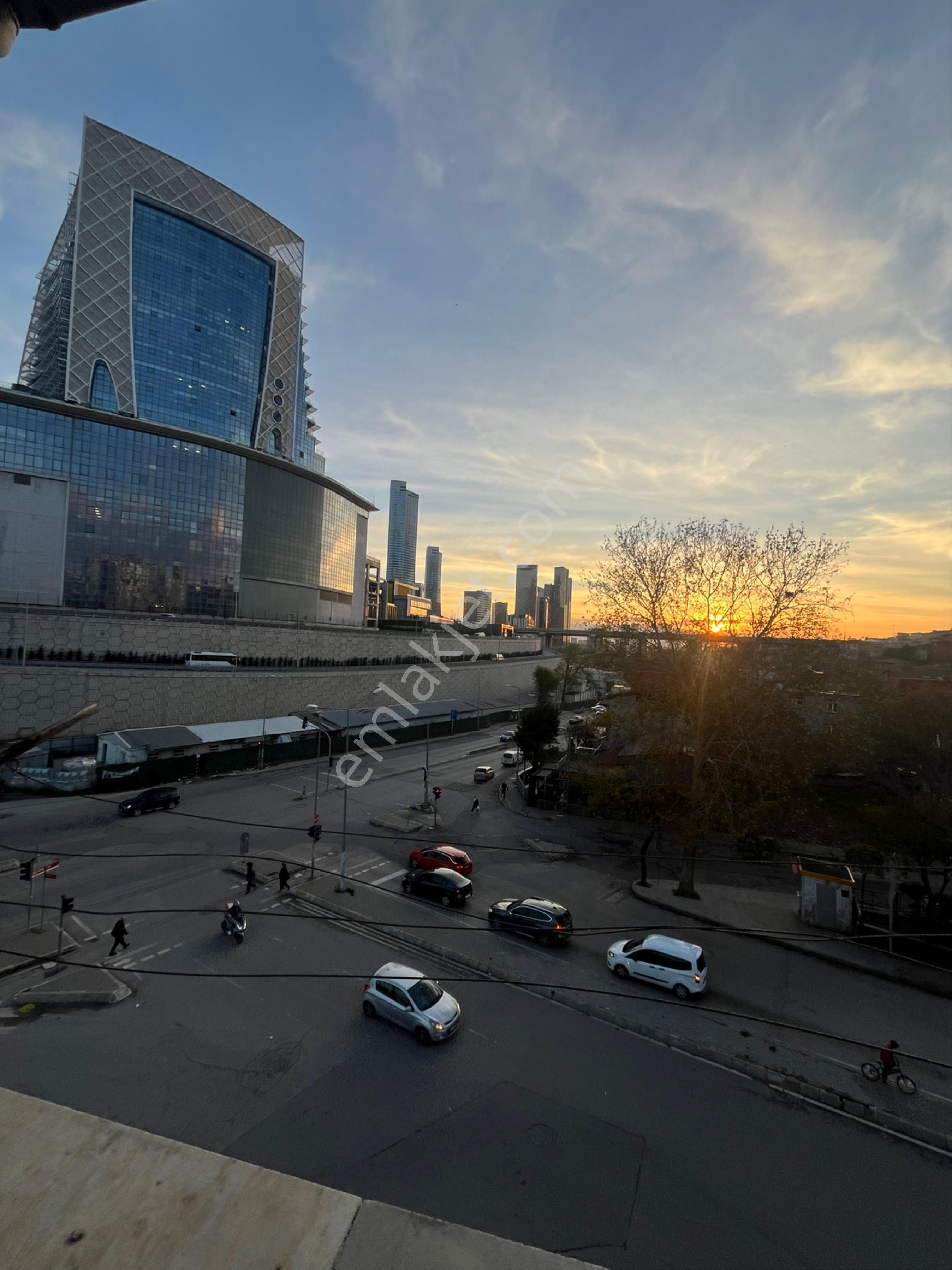 Ay Real'den Finansmerkezi İle Karşıkarşıya Cadde Üstü 3+1 Geniş Kiralık Daire - Görsel 14