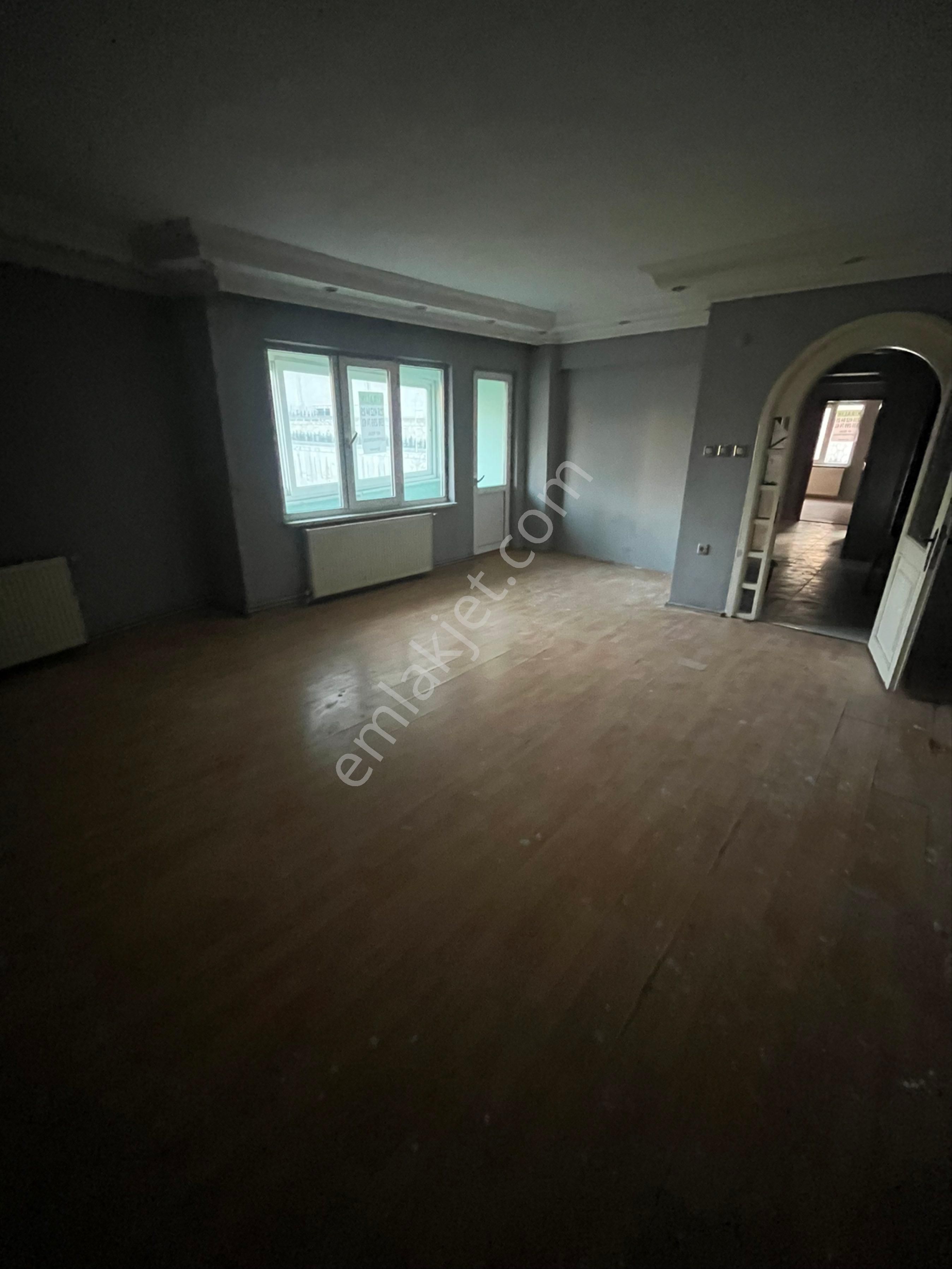 Ay Real'den Finansmerkezi İle Karşıkarşıya Cadde Üstü 3+1 Geniş Kiralık Daire