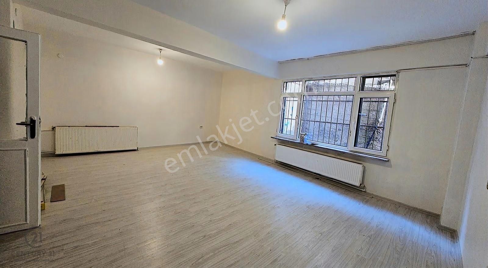 Metrobüse 5 Dakika Balkonlu 2+1 Geniş Daire - Görsel 28