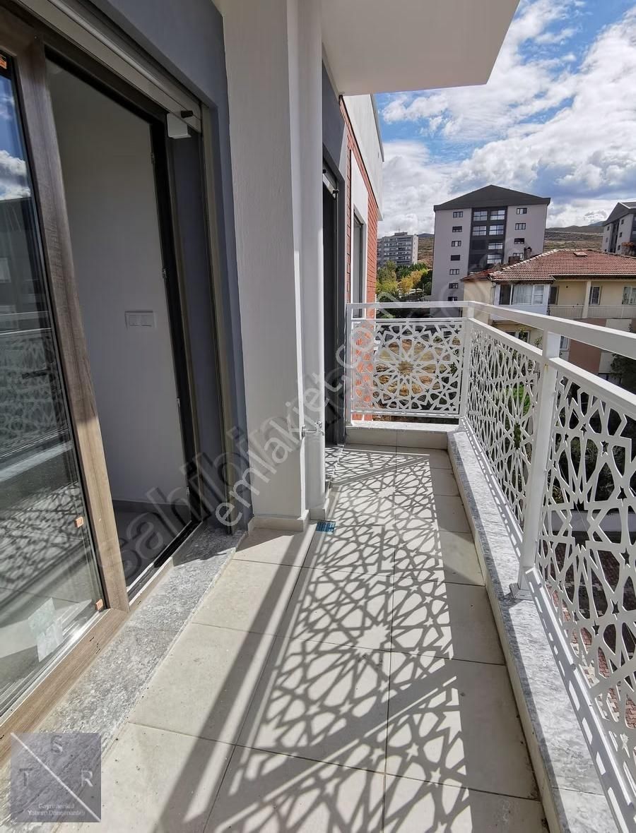 Koyundere Merkezde Kiralık Doğalgazlı Büyük 3+1 Köşe Daire - Görsel 4