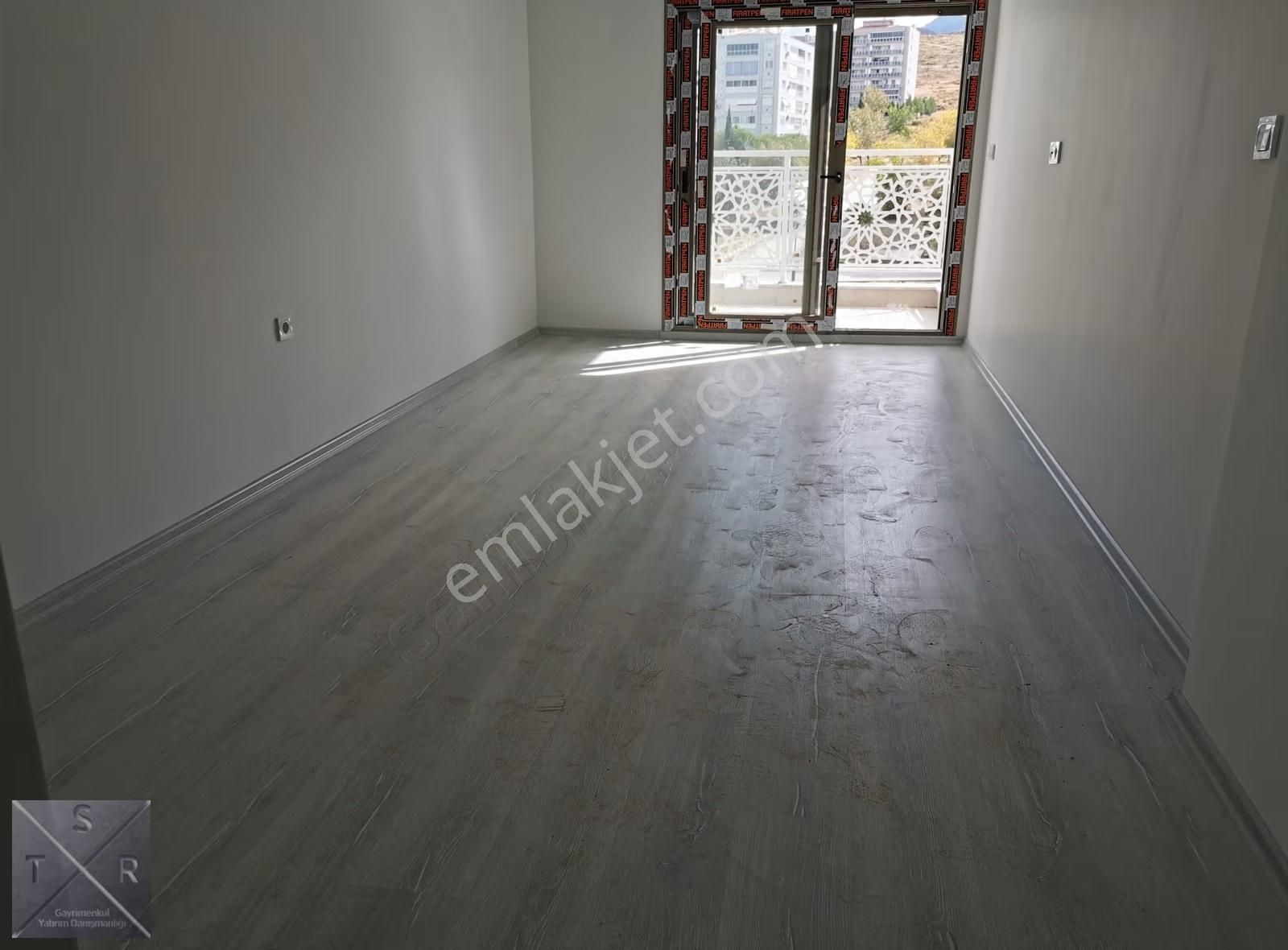 Koyundere Merkezde Kiralık Doğalgazlı Büyük 3+1 Köşe Daire - Görsel 11