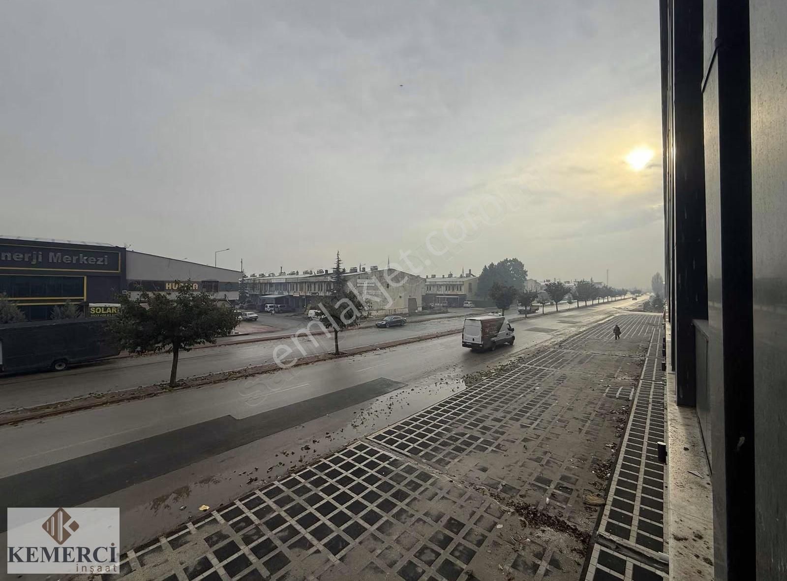 Kemerci'den Koncenter İş Merkezinde Kiralık Cadde Cephe Ofis - Görsel 6