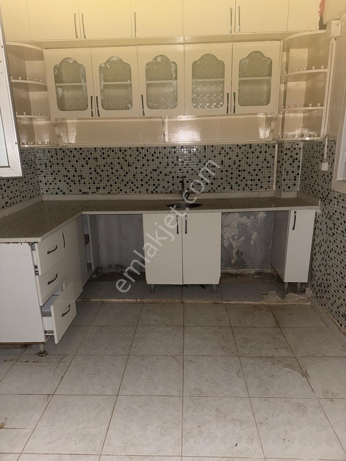 Binevler Renault Servisi Civarında Satılık Giriş Kat