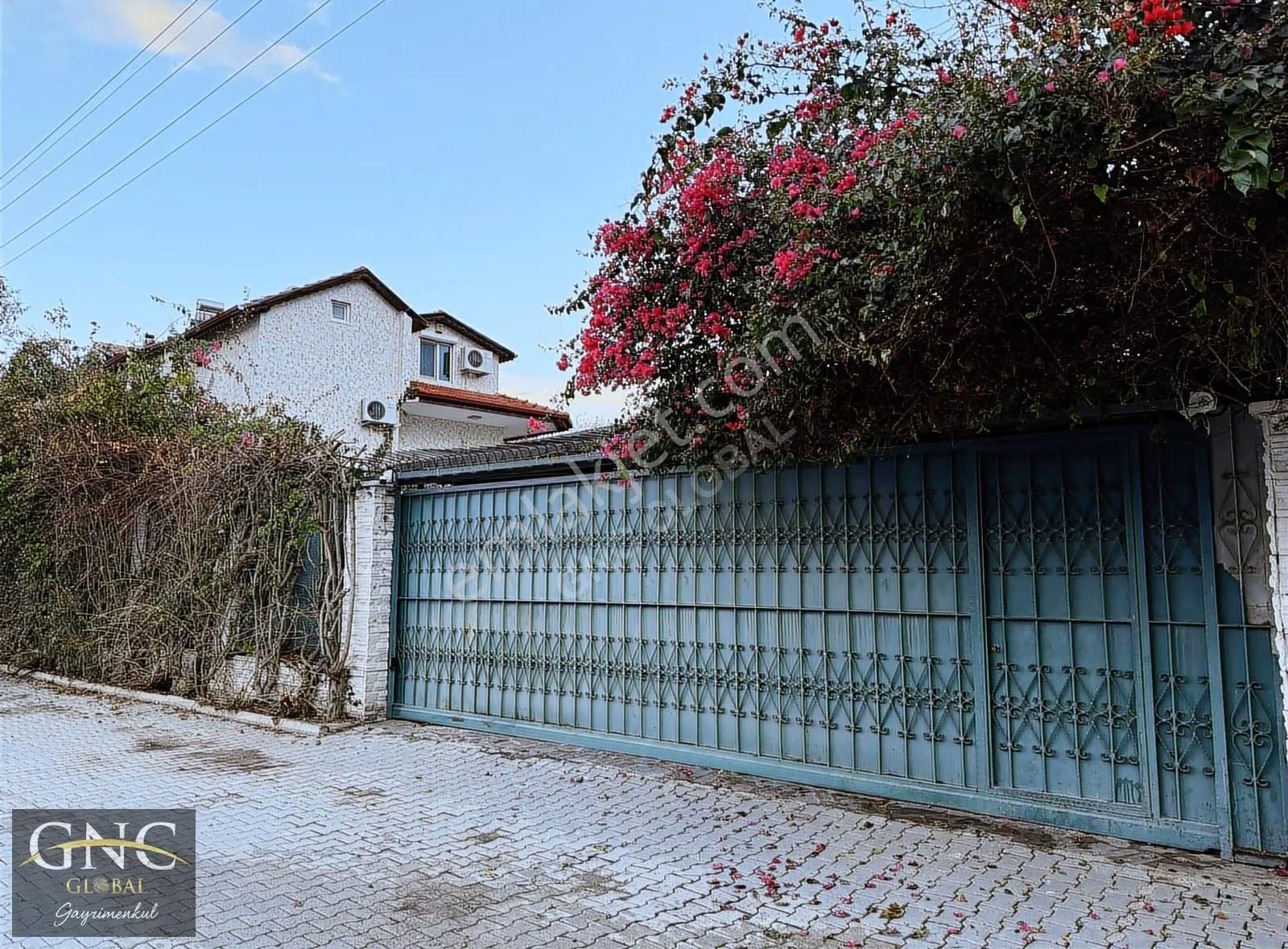 Kemer Çamyuva'da Yabancı Satışa Uygun 4+1 Eşyalı Satılık Villa - Görsel 3