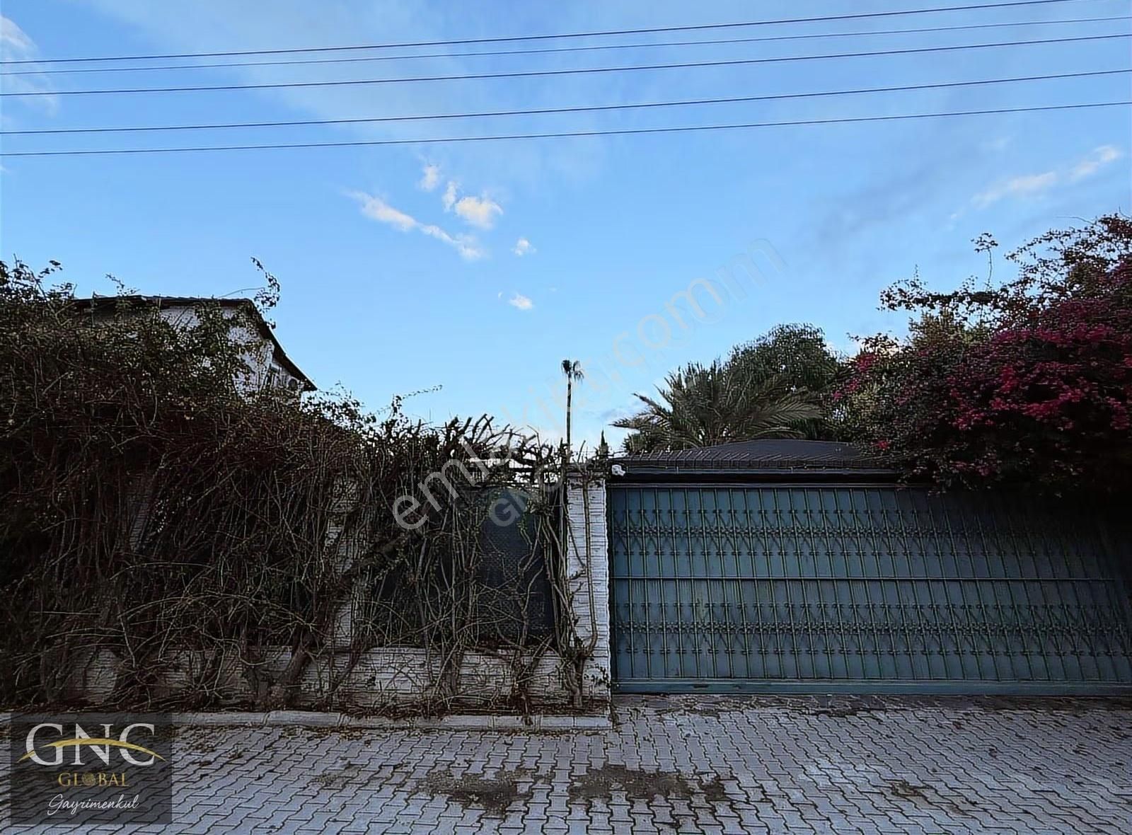 Kemer Çamyuva'da Yabancı Satışa Uygun 4+1 Eşyalı Satılık Villa