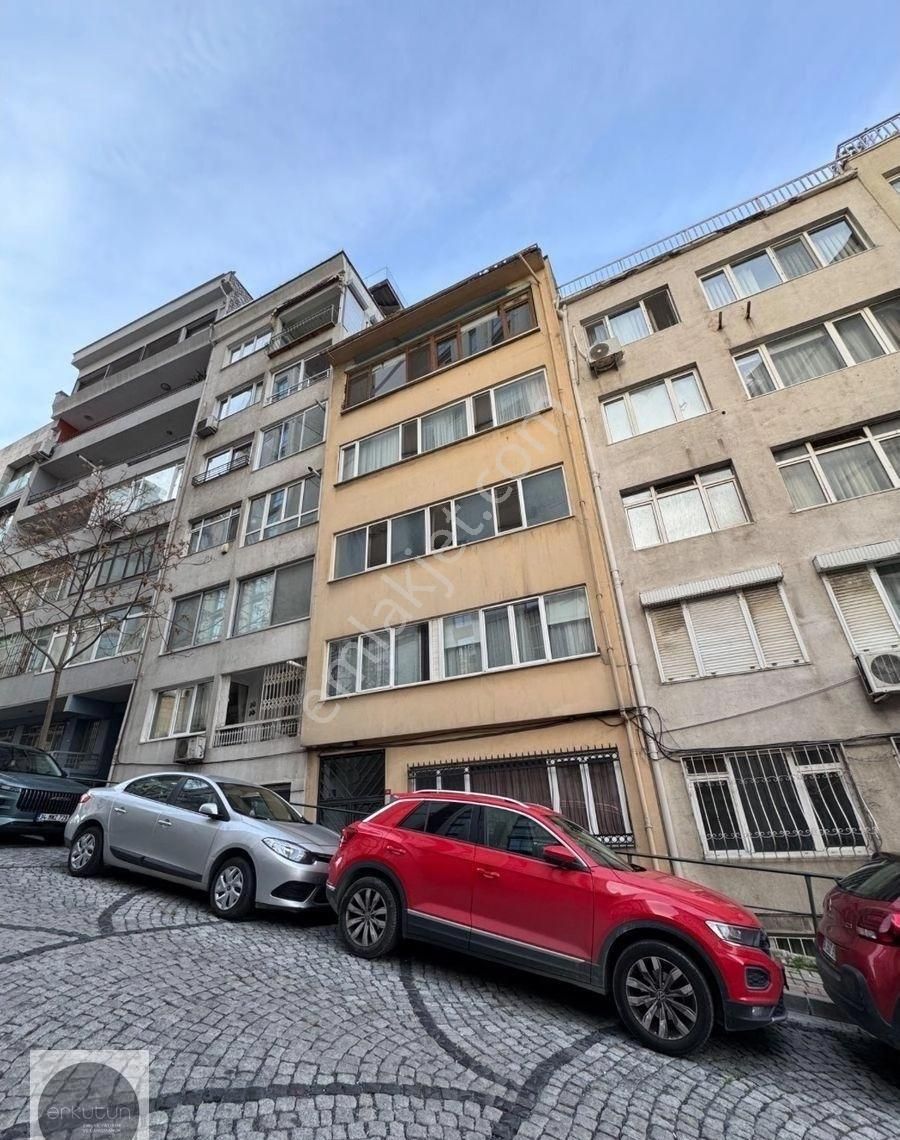 Erkutun'dan Teşvikiye Hüsrevgerede Cd. Paraleli, Armani Rezidans Cepheli, Eşyalı, 2+1 Kiralık Daire - Görsel 14