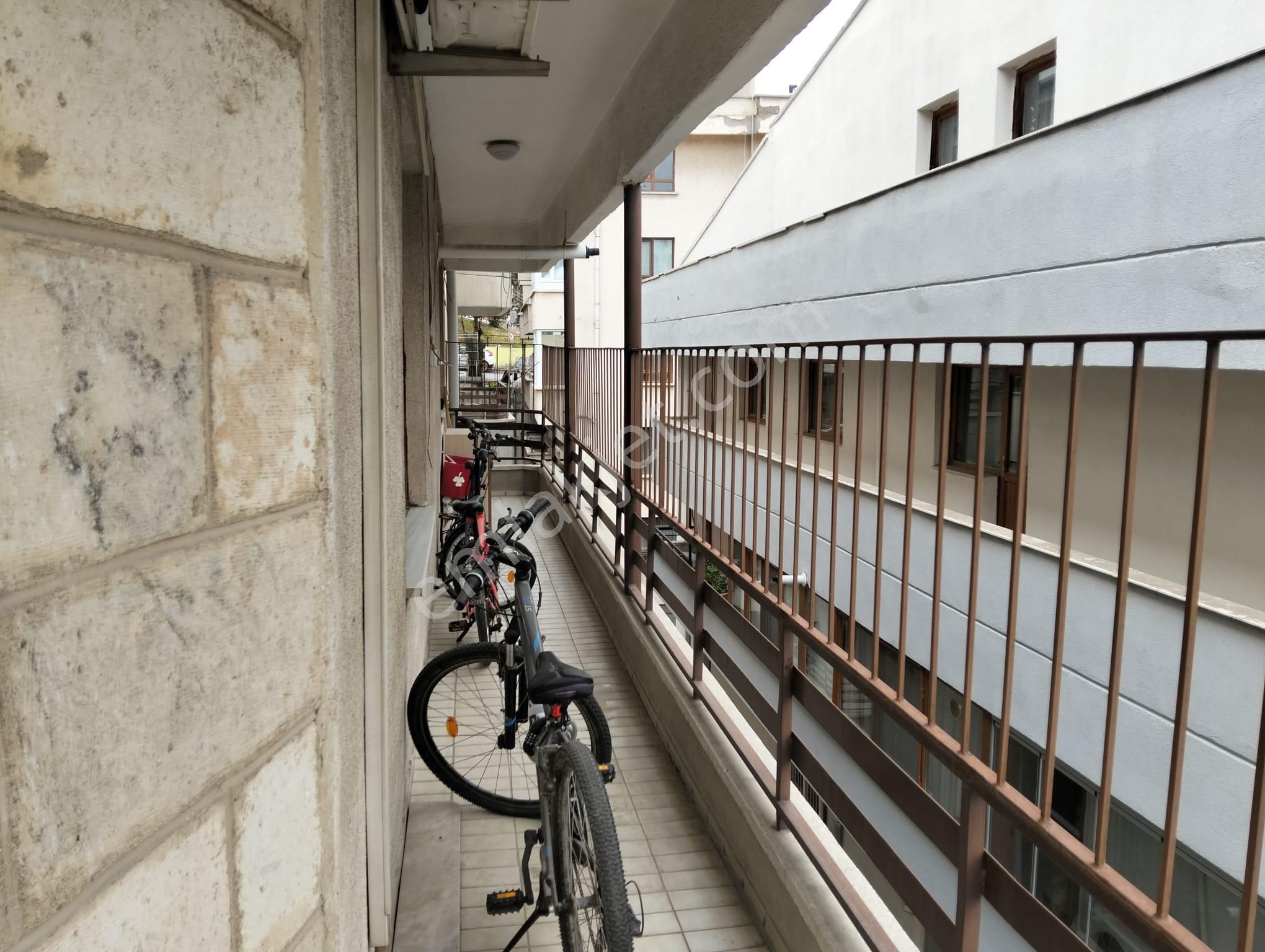 Çankaya Gop Çiçekdağı Sokakta Uğurmumcu Caddesine Yakın 1.kat Ön 3+1 Satılık Daire - Görsel 6