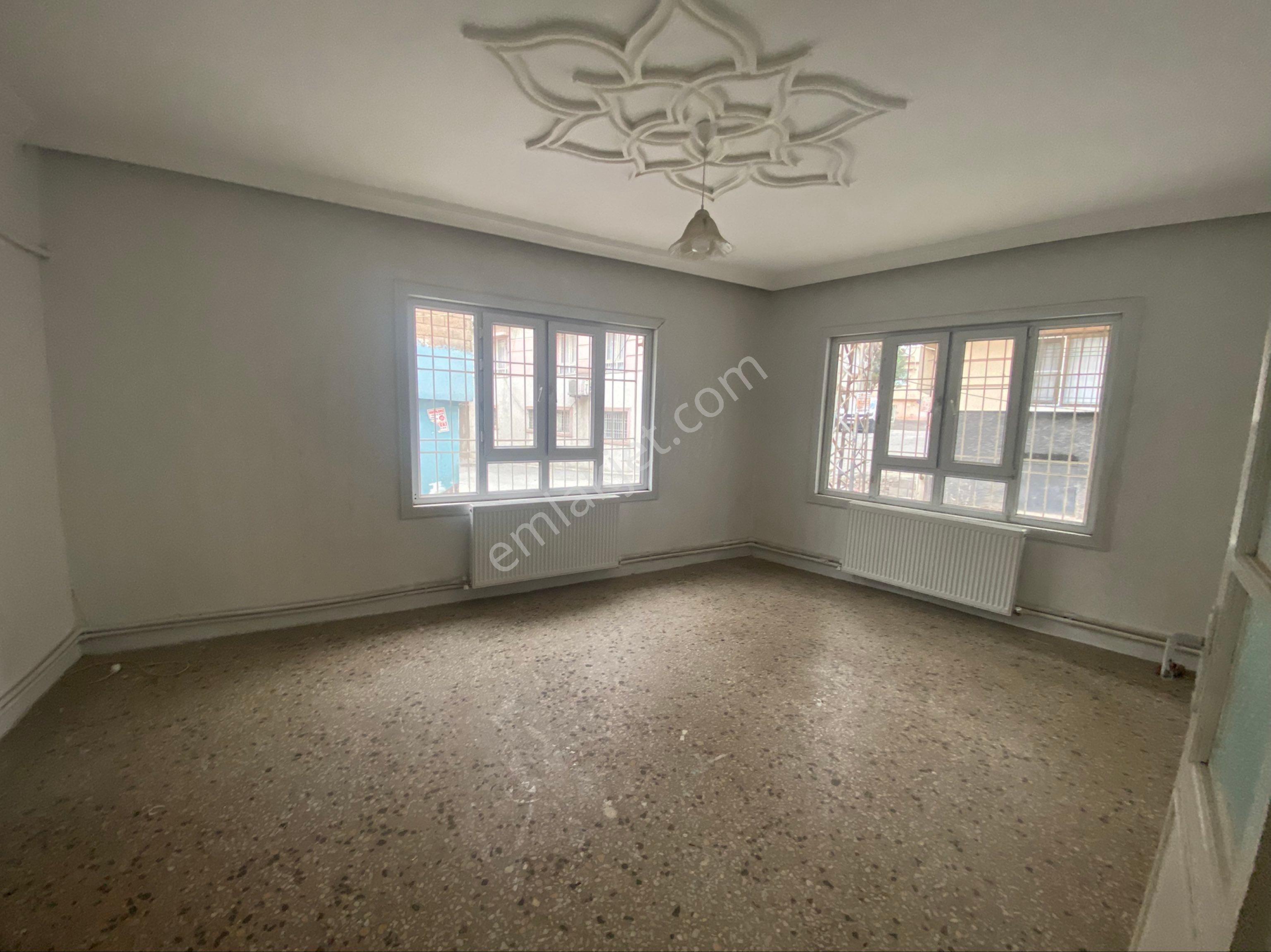 İstiklal De 125m 3 Katlı, D.gazlı Ev - Görsel 2