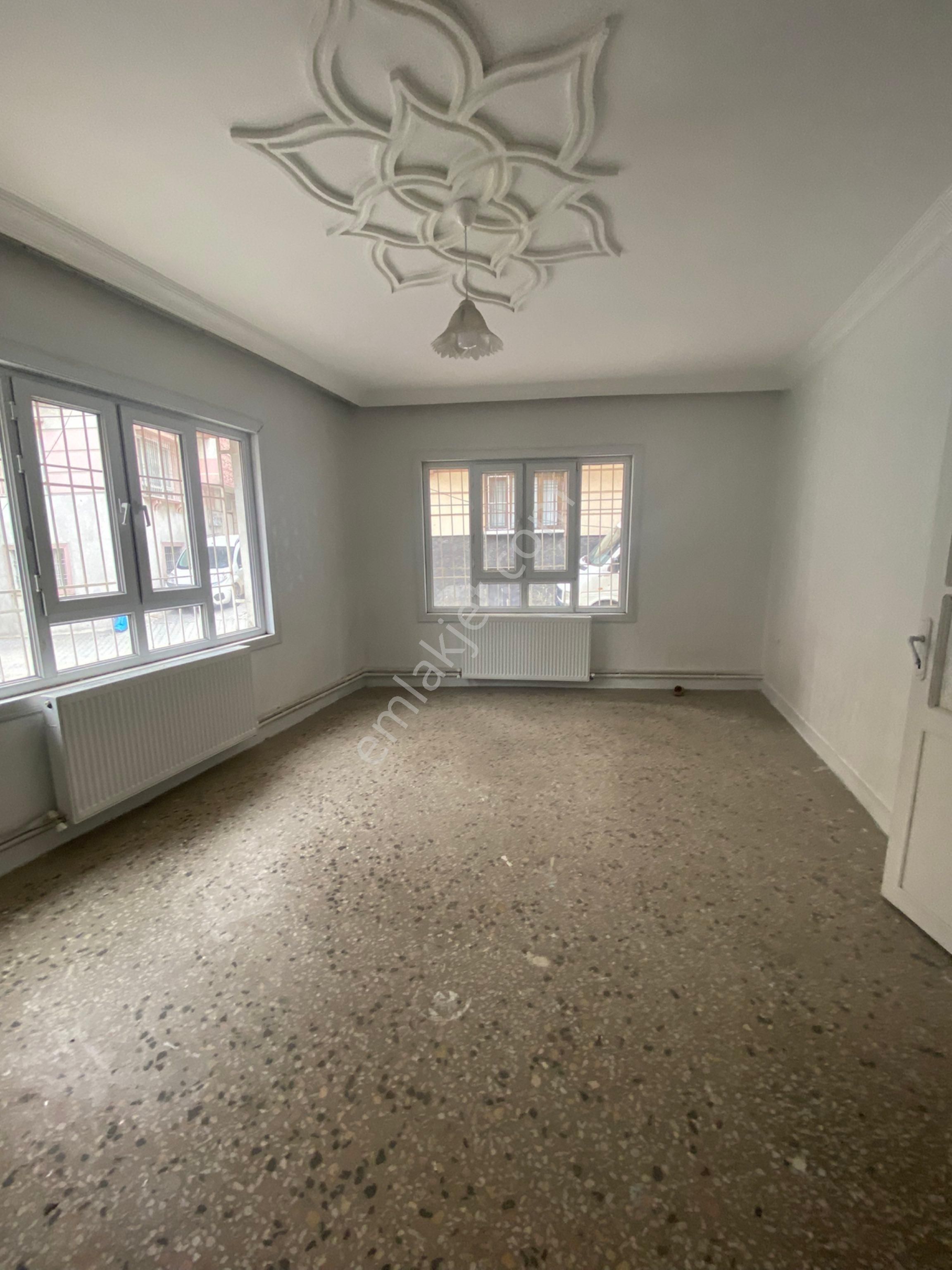 İstiklal De 125m 3 Katlı, D.gazlı Ev - Görsel 3