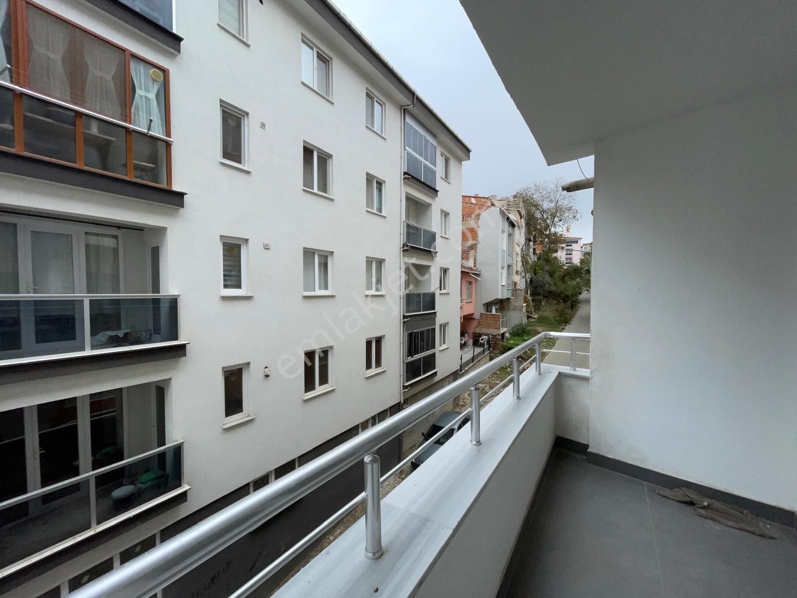 Çiftlikönü Mahallesinde 2+1 Geniş Oturulmaya Hazır Daire - Görsel 17