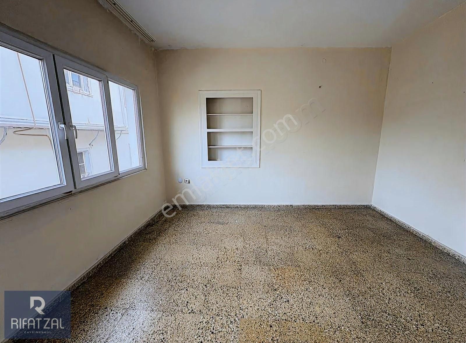 Ayvalık Fevzipaşa Mahallesinde Kiralık 3+1 Müstakil Ev - Görsel 16