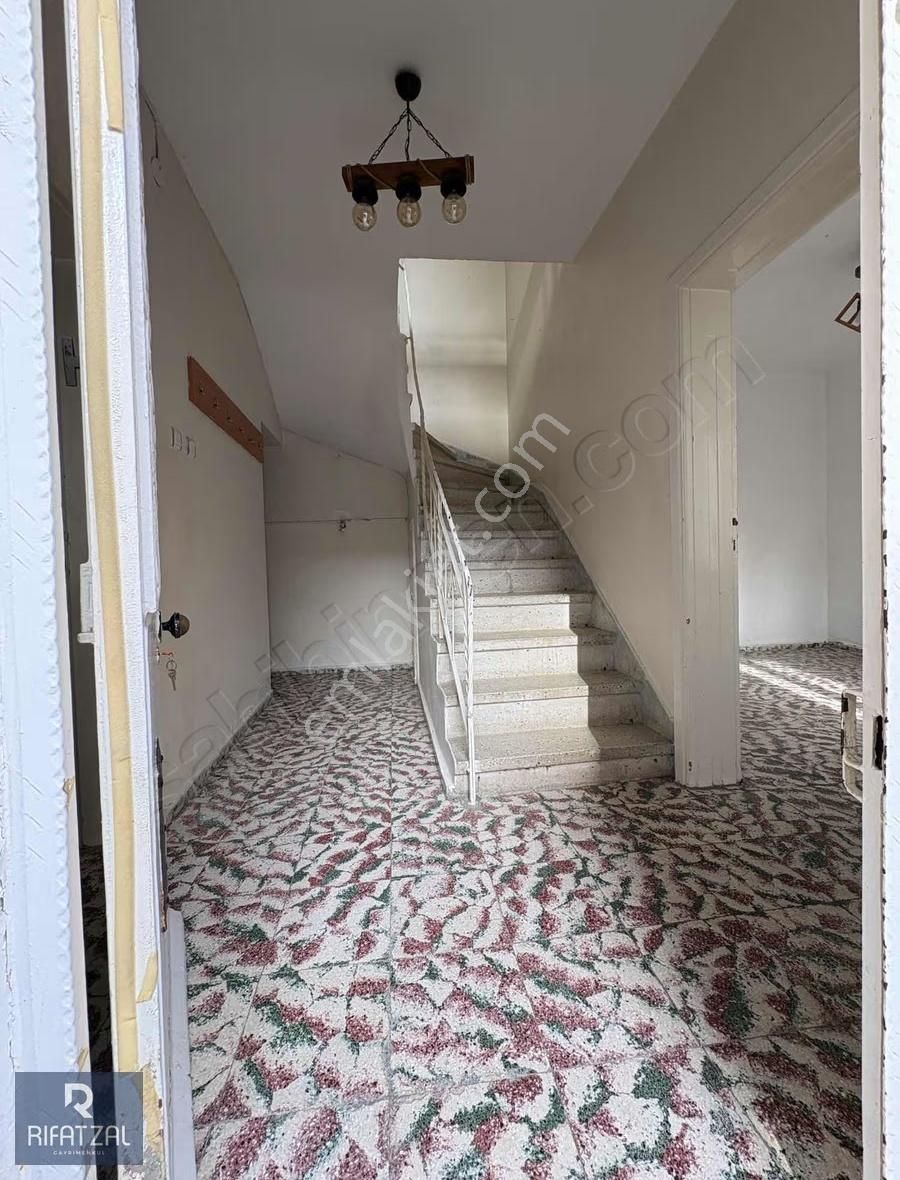 Ayvalık Fevzipaşa Mahallesinde Kiralık 3+1 Müstakil Ev - Görsel 2