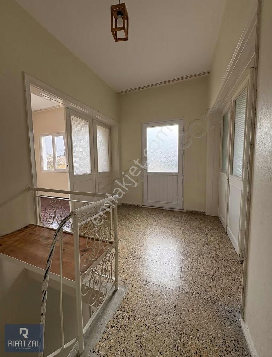 Ayvalık Fevzipaşa Mahallesinde Kiralık 3+1 Müstakil Ev - Görsel 26