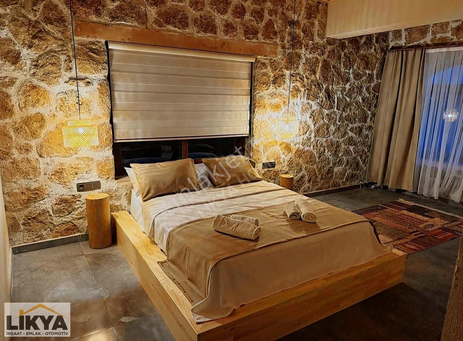 Sahile Yakın 3+1 Lüks Taş Konak Villa