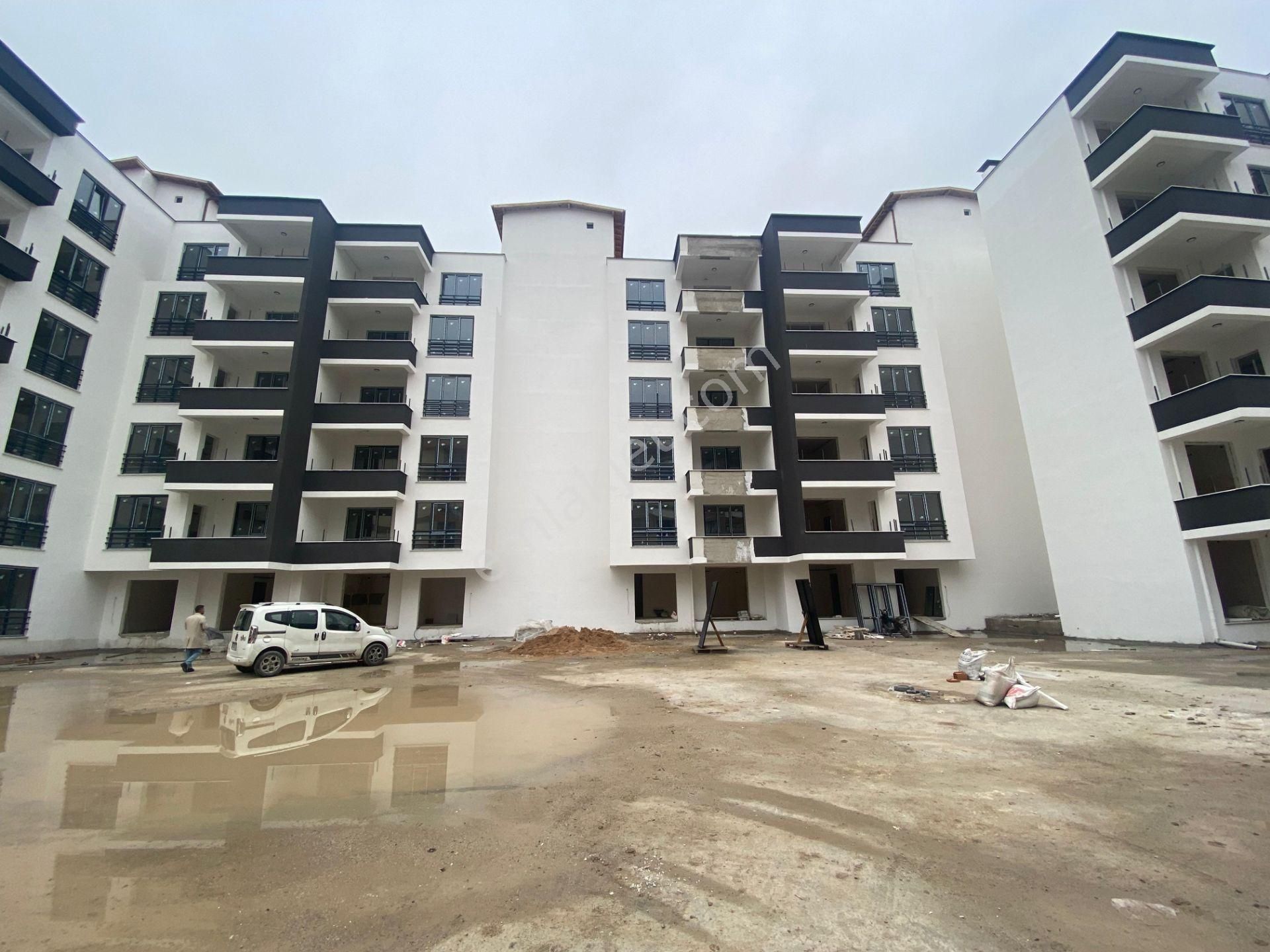 Aileler İçin İdeal! Emirgazi’de 3 Cepheli Sıfır 3+1 Daire