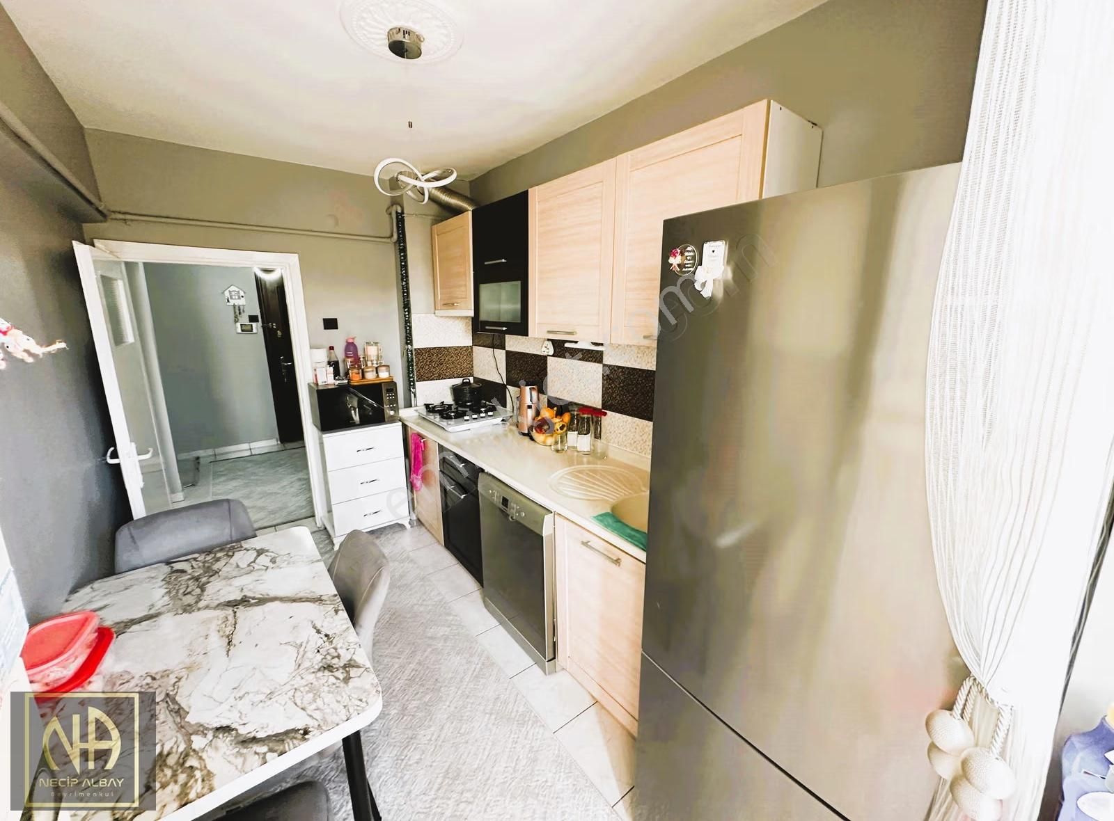 Etlik'de Geniş Ara Kat Full Yapılı Fırsat 3+1 Satılık Daire - Görsel 2