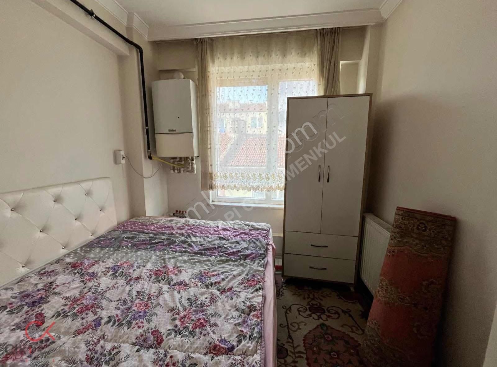 Clk'dan Cuma Kapısı Yakını 2+0 Ayrı Mutfaklı Apart Daire - Görsel 4